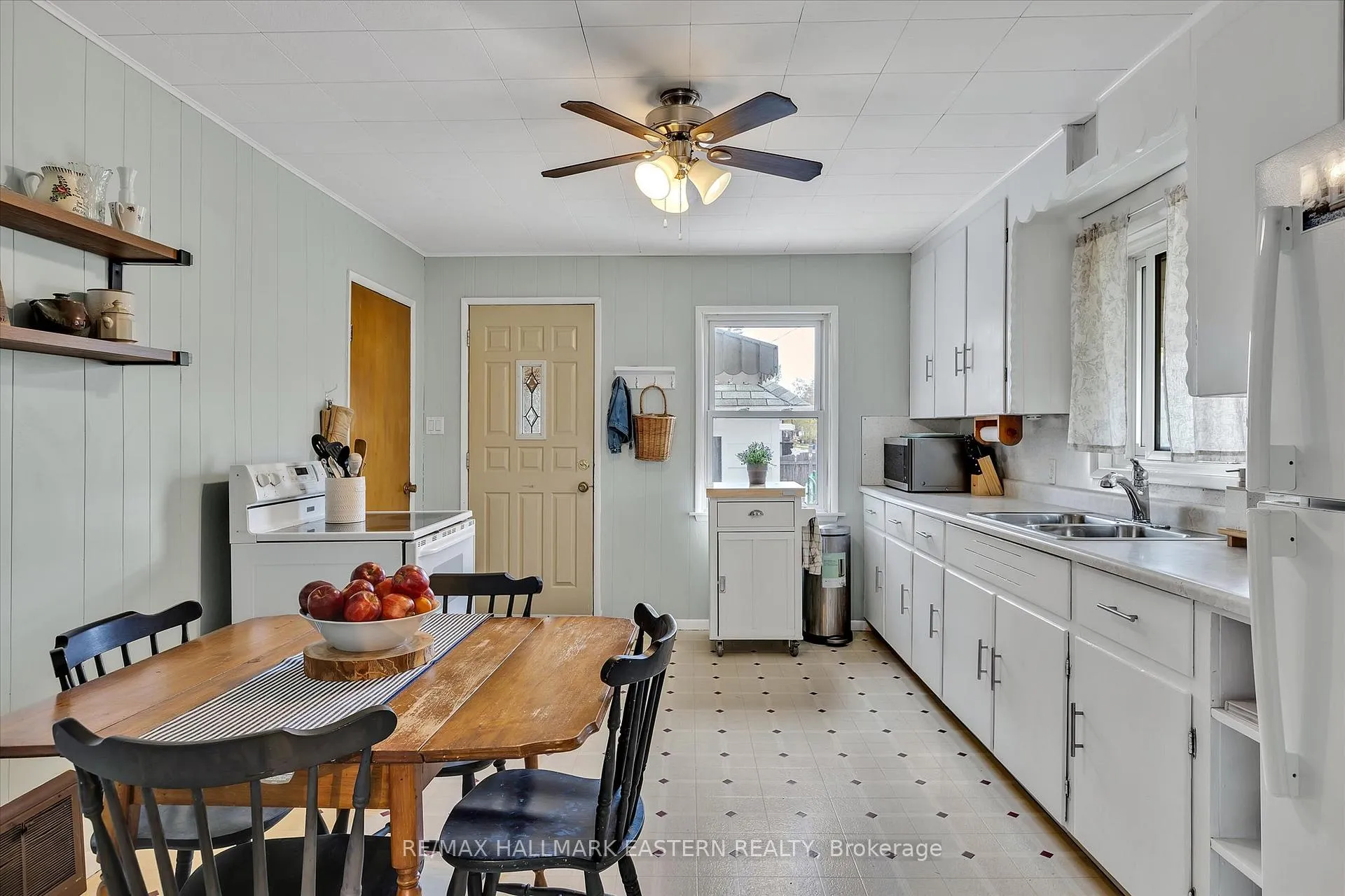 Photo 9 of 706 Monaghan Road, Peterborough, Otonabee Ward 1 — HOMEH