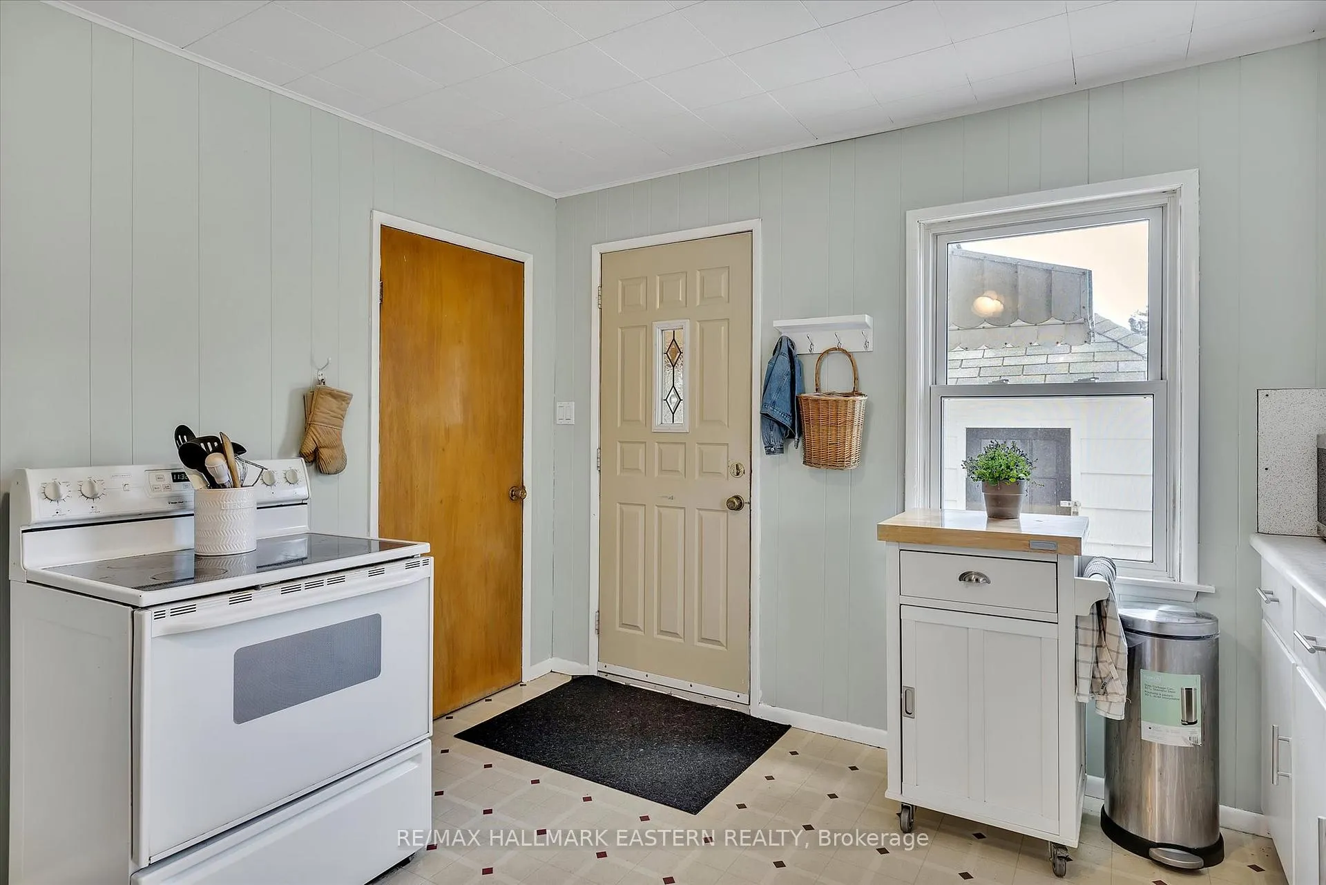 Photo 13 of 706 Monaghan Road, Peterborough, Otonabee Ward 1 — HOMEH