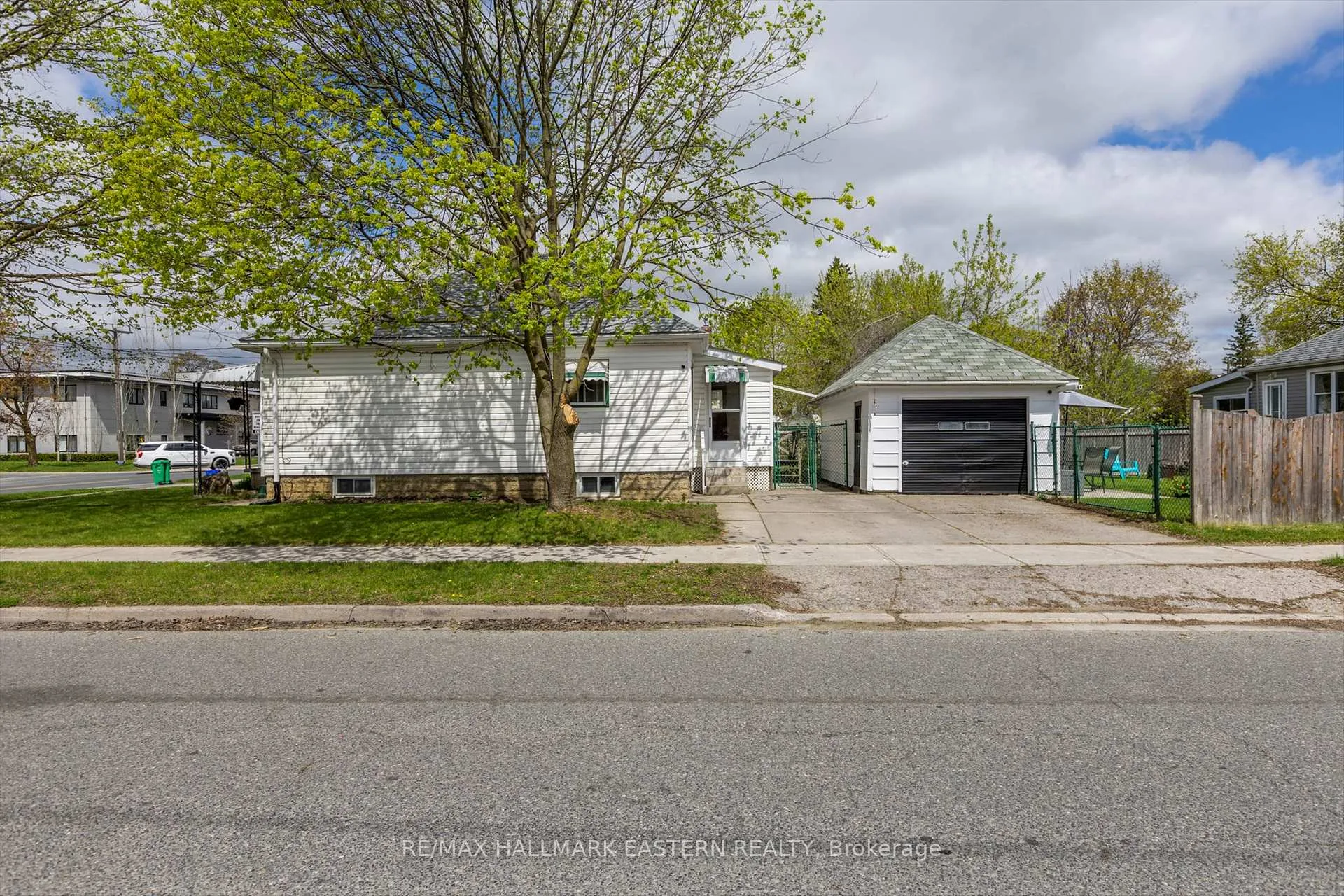 Photo 36 of 706 Monaghan Road, Peterborough, Otonabee Ward 1 — HOMEH