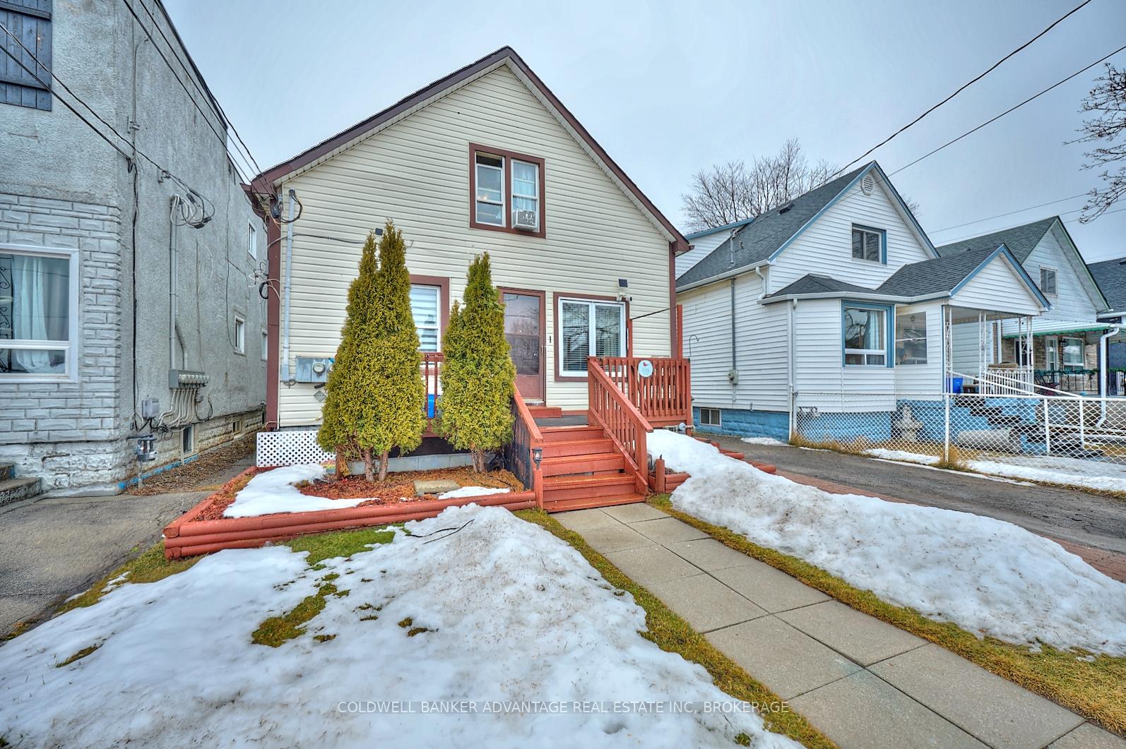 Photo 2 of 26 Cozy Street W, Welland, Lincoln/Crowland — HOMEH