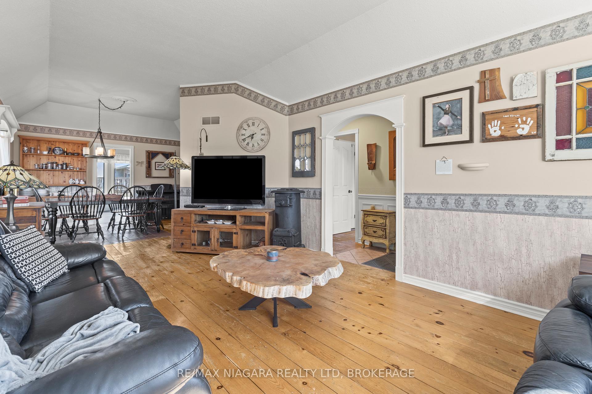 Photo 9 of 4 Cedarvale Crescent, Welland, N. Welland — HOMEH