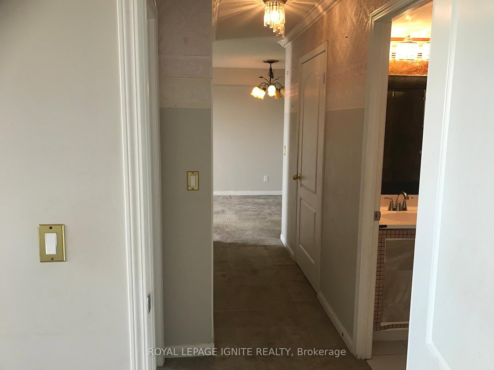 Photo 6 of Unit 602, 4 Elsinore Path, Etobicoke, New Toronto — HOMEH