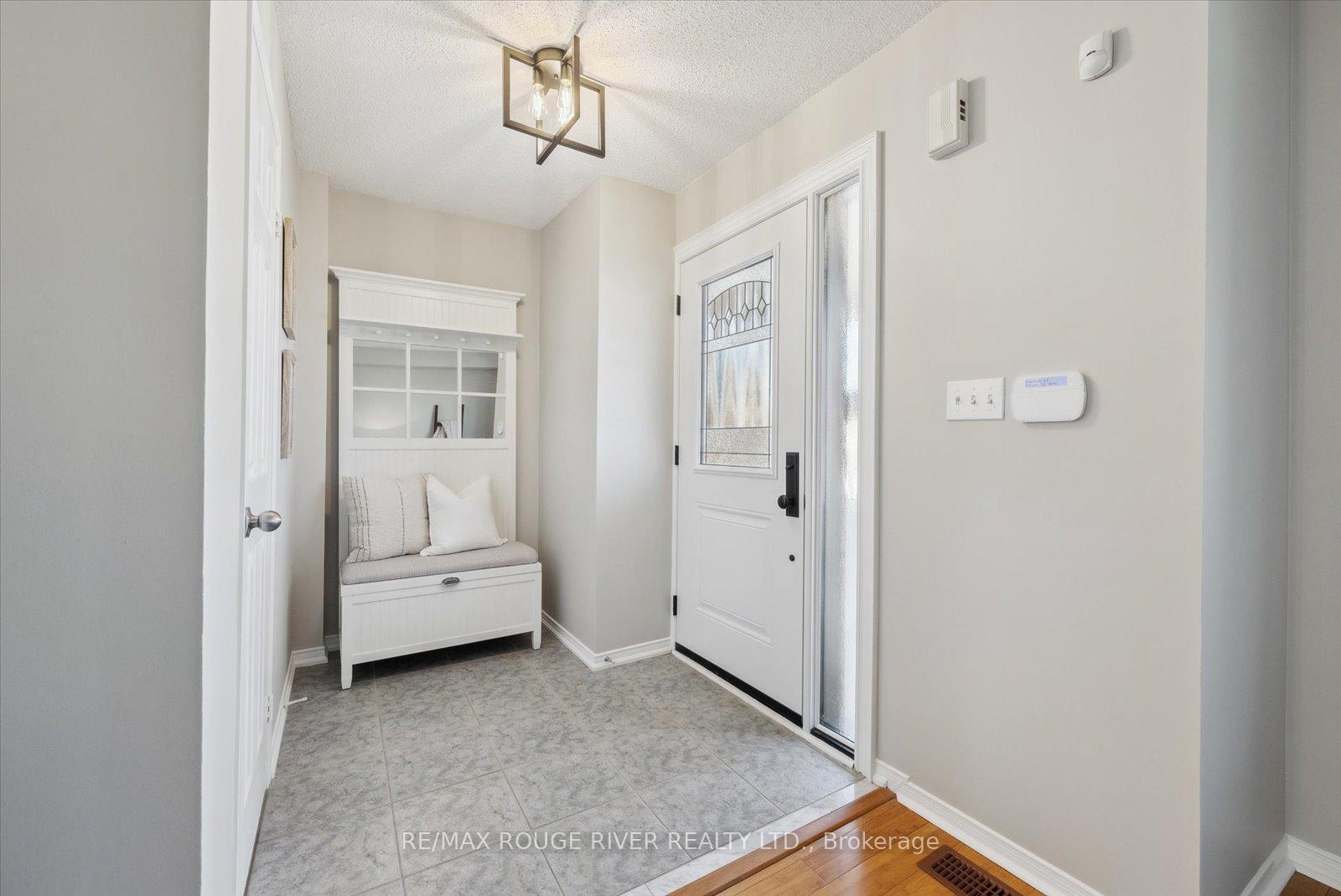 Photo 5 of 191 Carnwith Drive E, Whitby, Brooklin — HOMEH