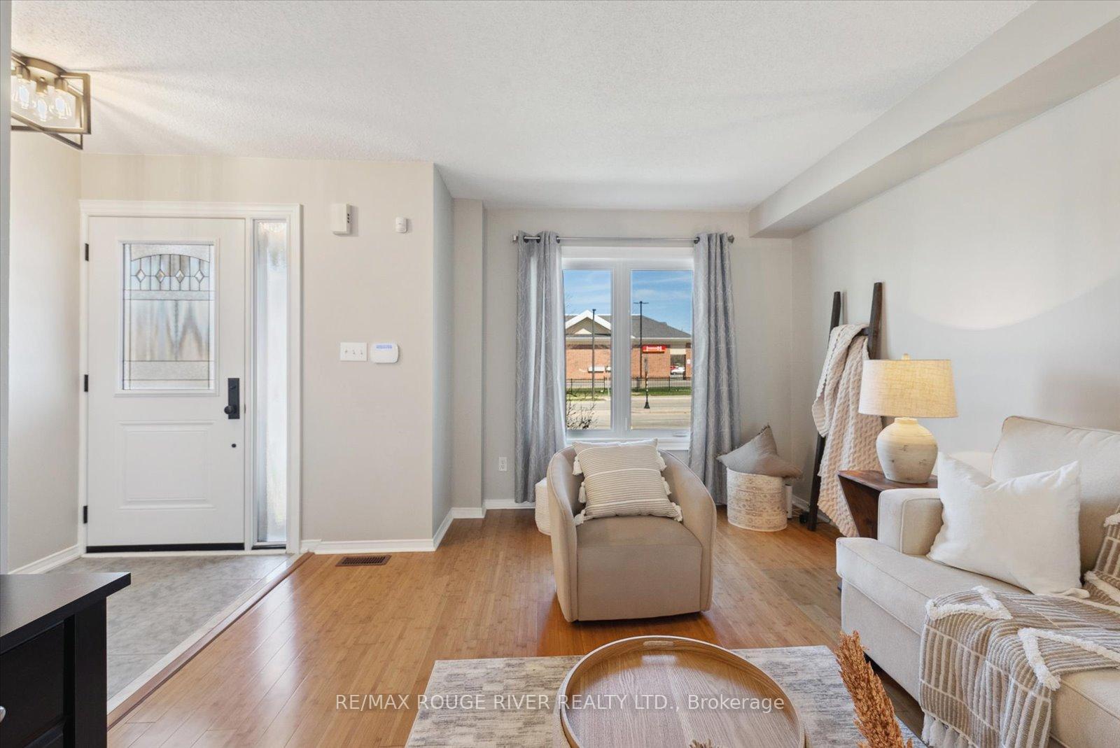Photo 7 of 191 Carnwith Drive E, Whitby, Brooklin — HOMEH