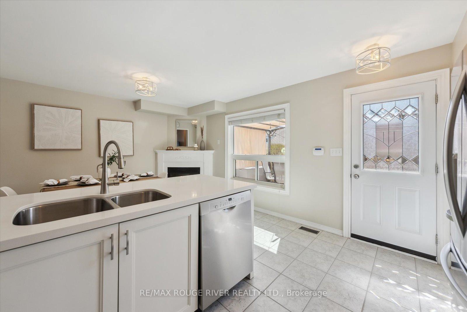 Photo 18 of 191 Carnwith Drive E, Whitby, Brooklin — HOMEH