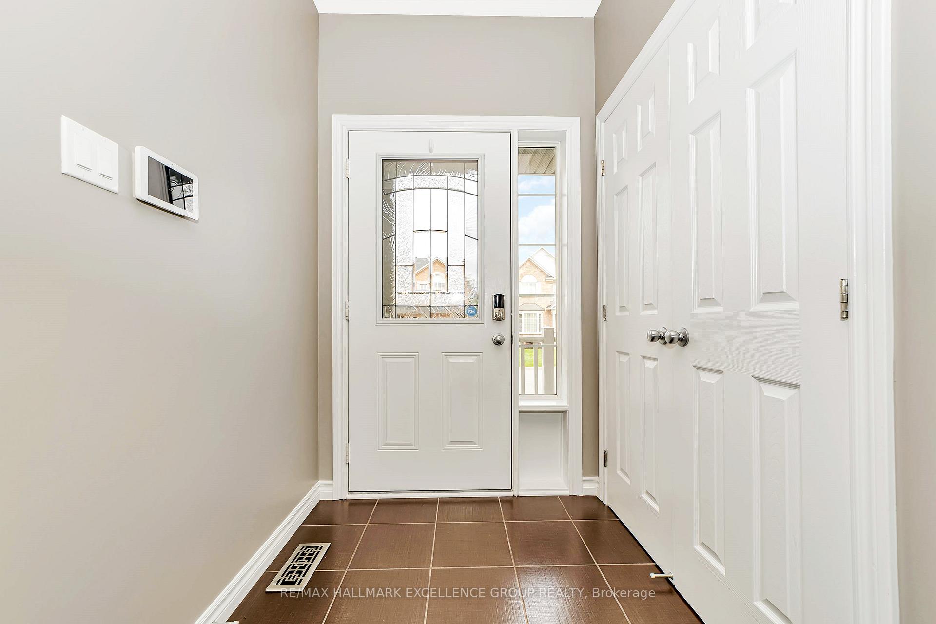 Photo 5 of 2282 Descartes Street, Ottawa, Notting Hill/Summerside — HOMEH