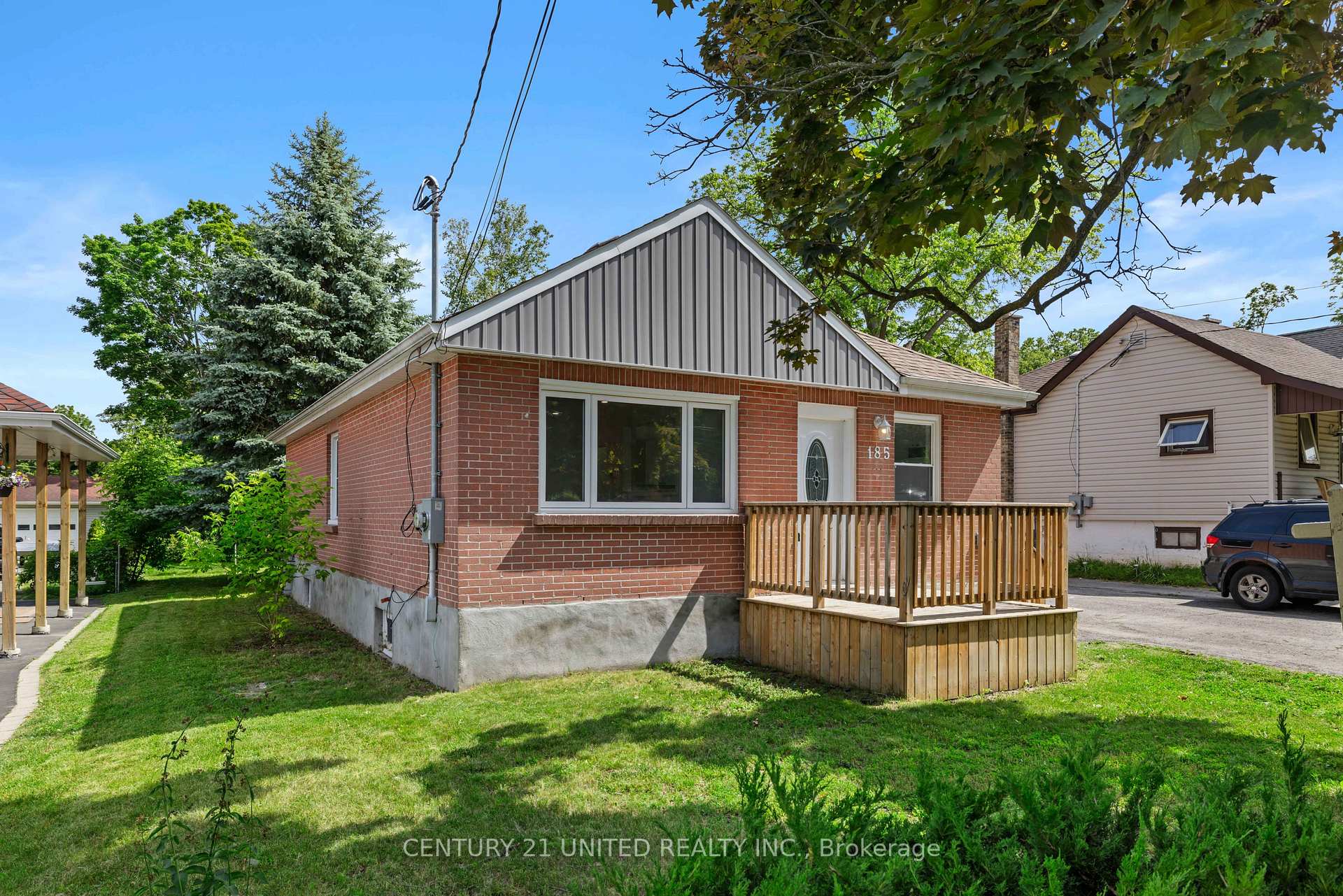 Photo 2 of 185 Dumble Avenue, Peterborough, Northcrest Ward 5 — HOMEH