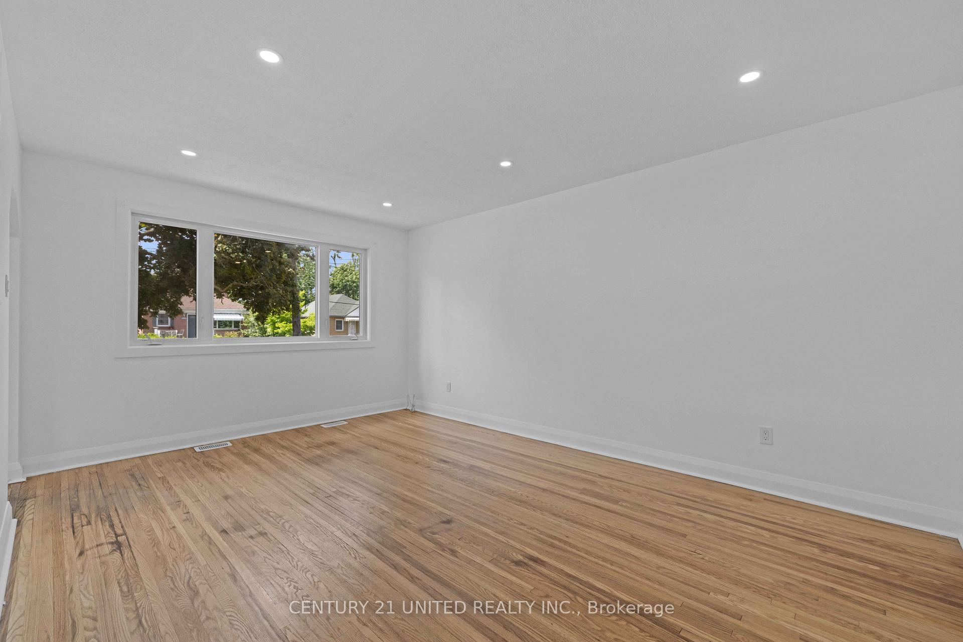 Photo 7 of 185 Dumble Avenue, Peterborough, Northcrest Ward 5 — HOMEH