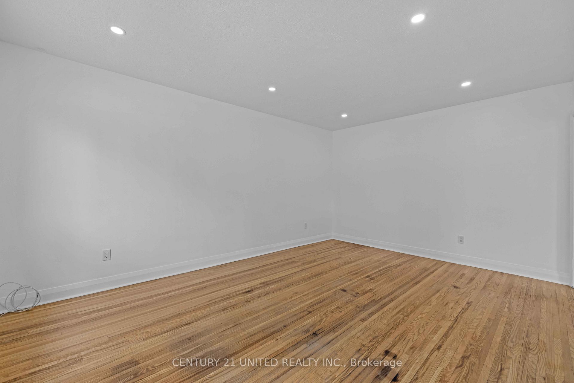 Photo 10 of 185 Dumble Avenue, Peterborough, Northcrest Ward 5 — HOMEH