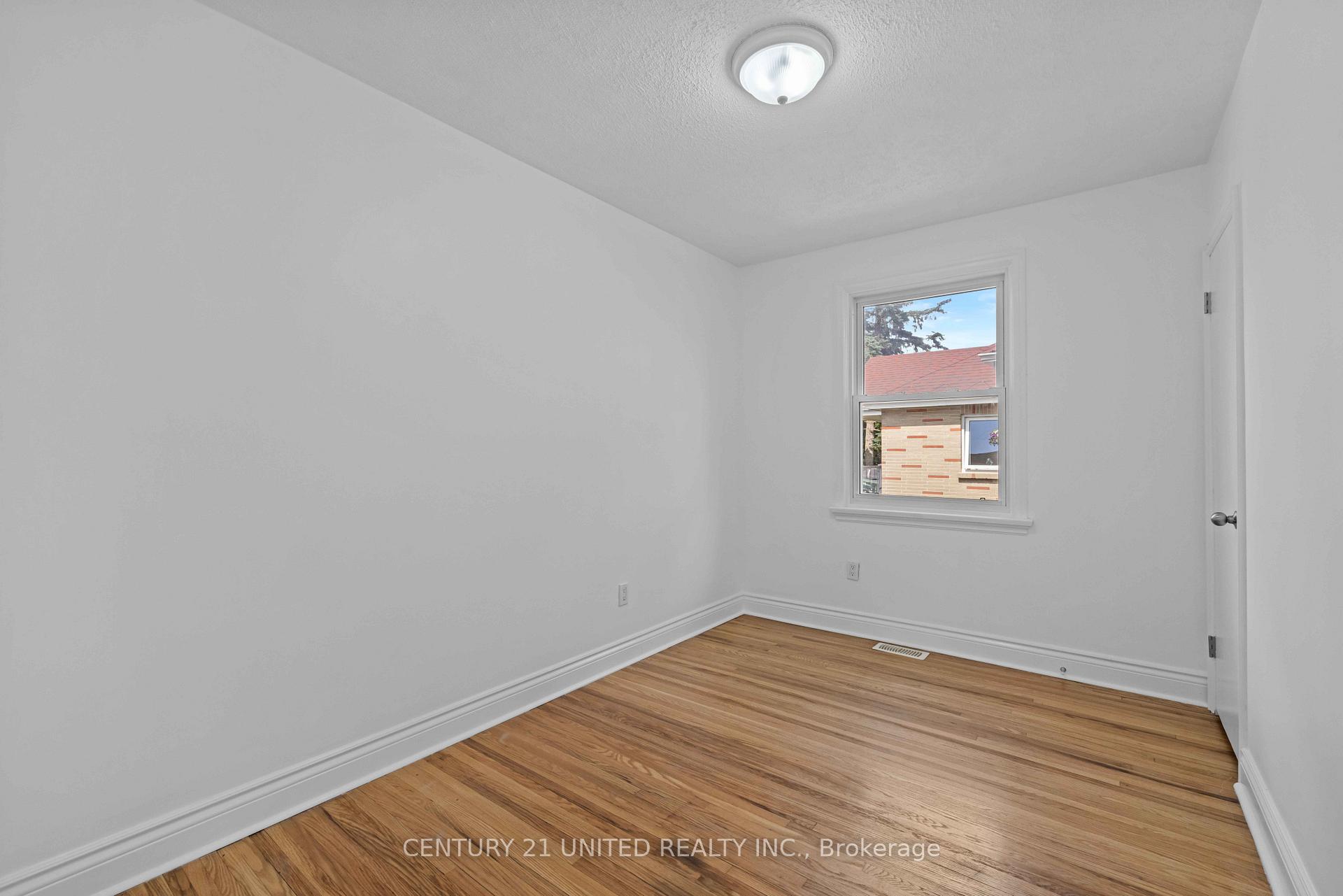 Photo 11 of 185 Dumble Avenue, Peterborough, Northcrest Ward 5 — HOMEH