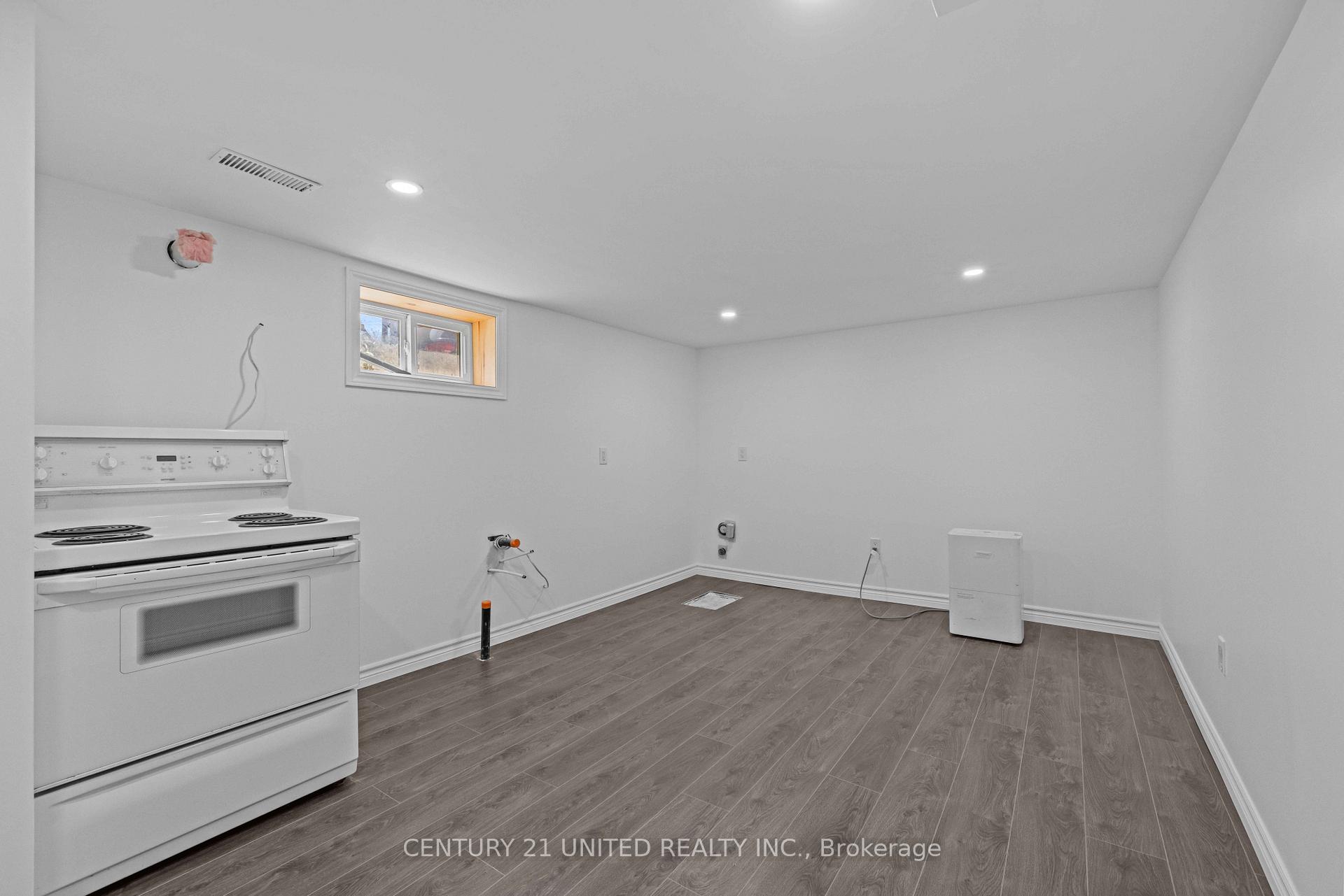 Photo 19 of 185 Dumble Avenue, Peterborough, Northcrest Ward 5 — HOMEH
