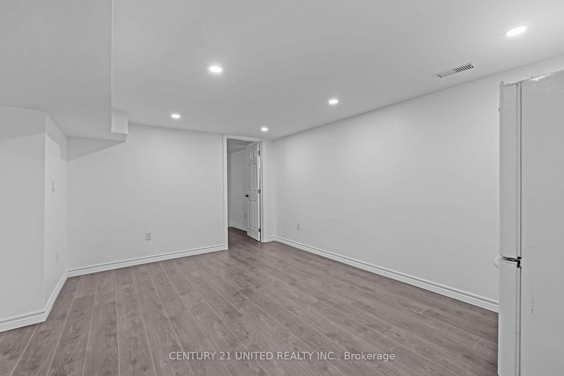Photo 23 of 185 Dumble Avenue, Peterborough, Northcrest Ward 5 — HOMEH