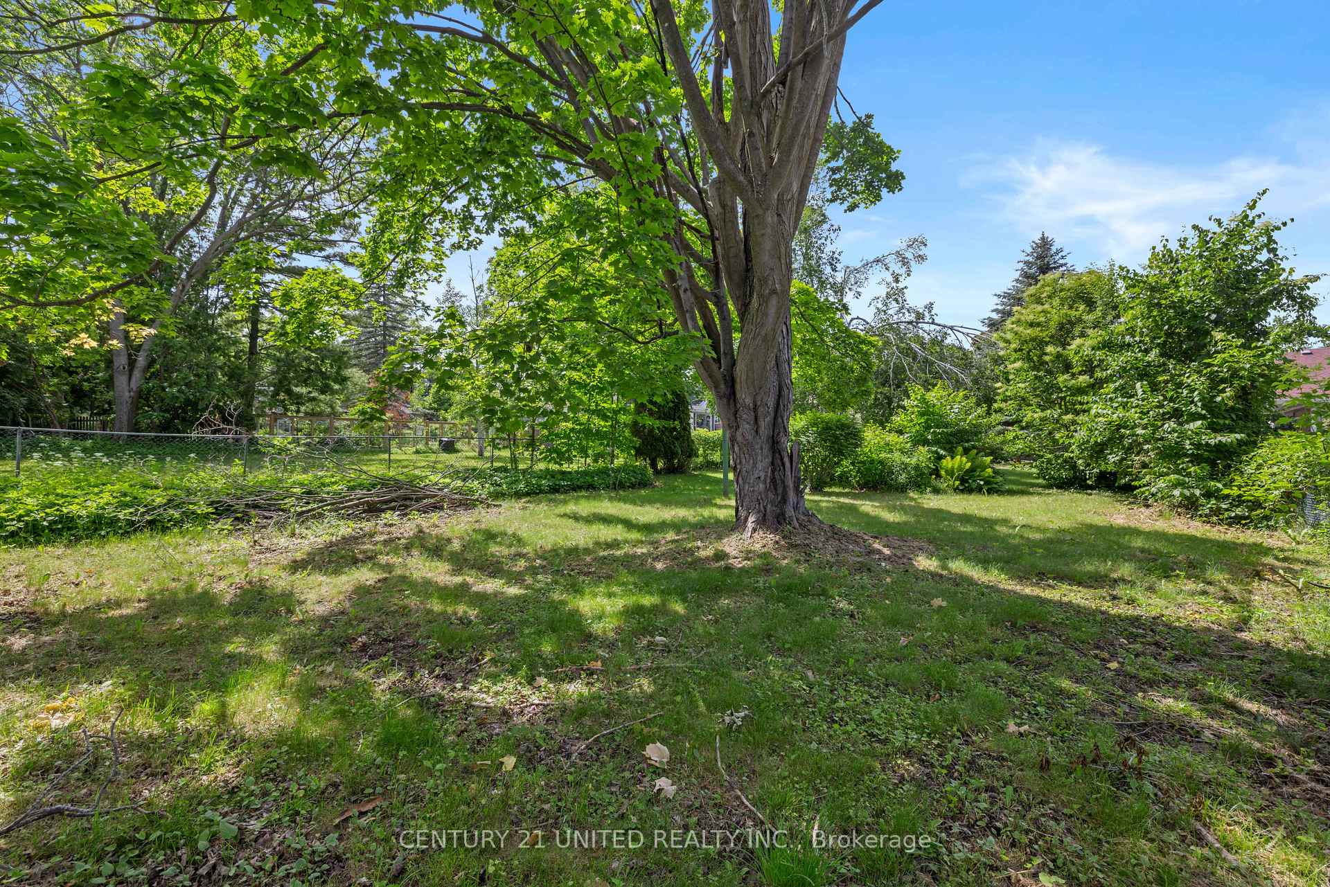 Photo 33 of 185 Dumble Avenue, Peterborough, Northcrest Ward 5 — HOMEH