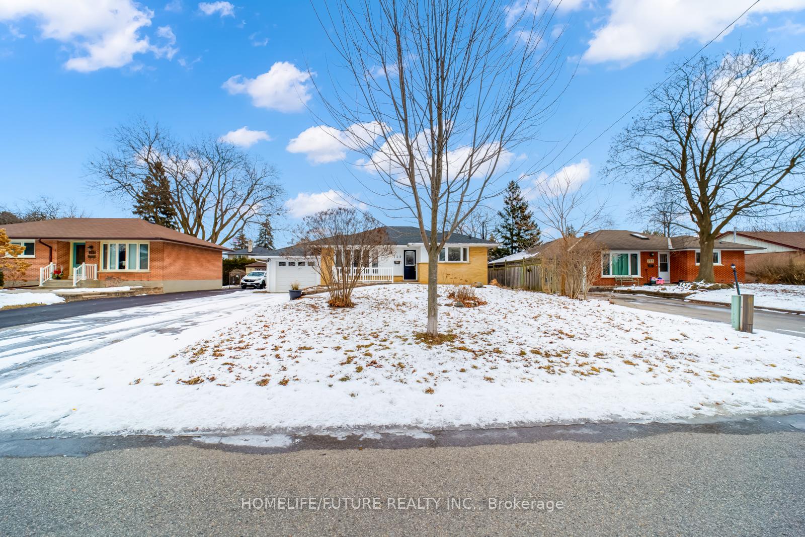 Front of 729 Glenforest Street