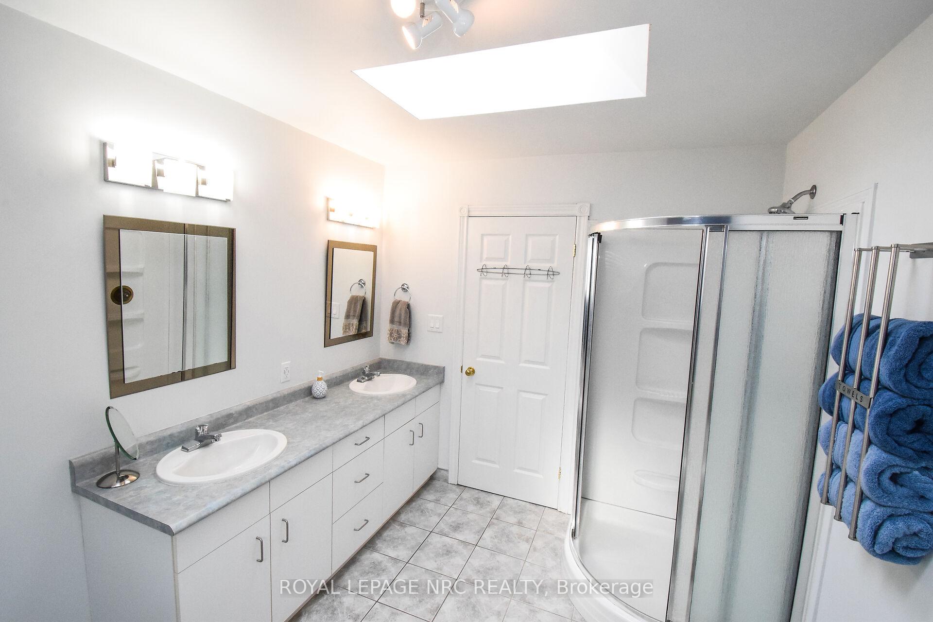 Photo 25 of 117 Page Drive, Welland, N. Welland — HOMEH
