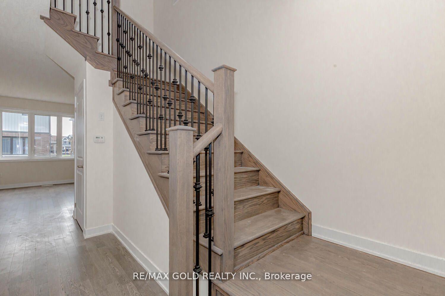 Photo 7 of 166 Eastbridge Avenue, Welland, Dain City — HOMEH