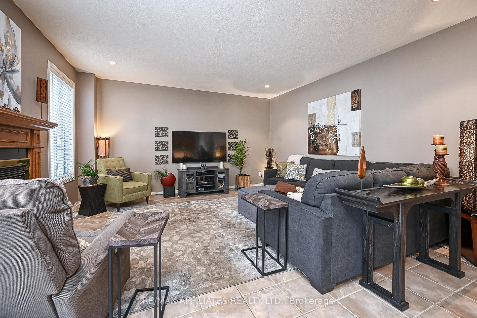 Photo 10 of 673 Aquaview Drive, Ottawa, Avalon East — HOMEH