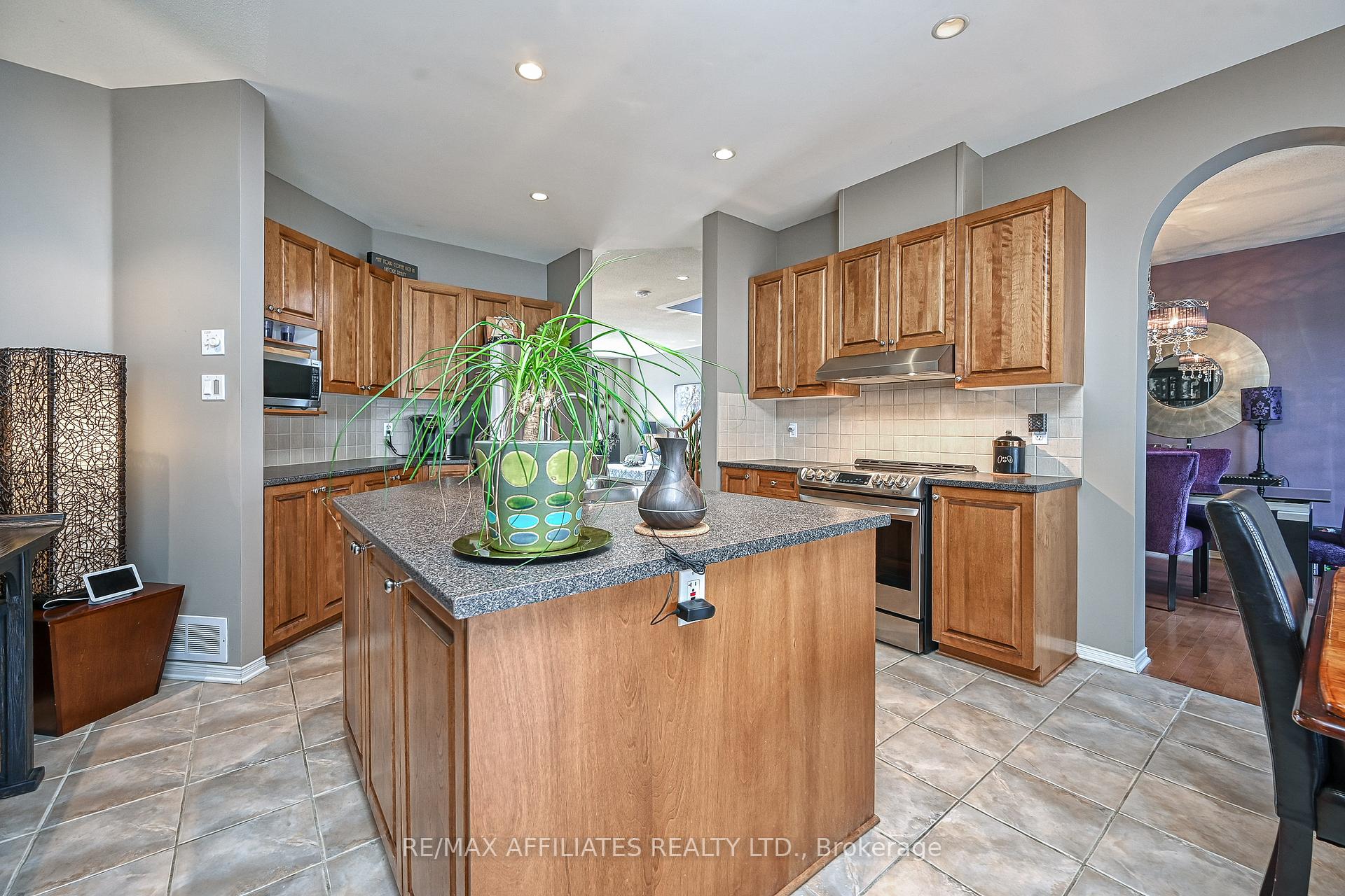 Photo 16 of 673 Aquaview Drive, Ottawa, Avalon East — HOMEH
