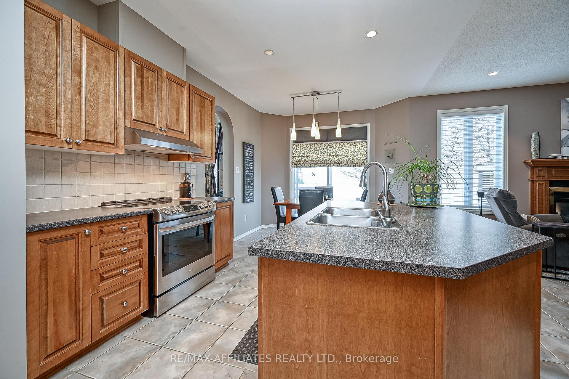 Photo 21 of 673 Aquaview Drive, Ottawa, Avalon East — HOMEH