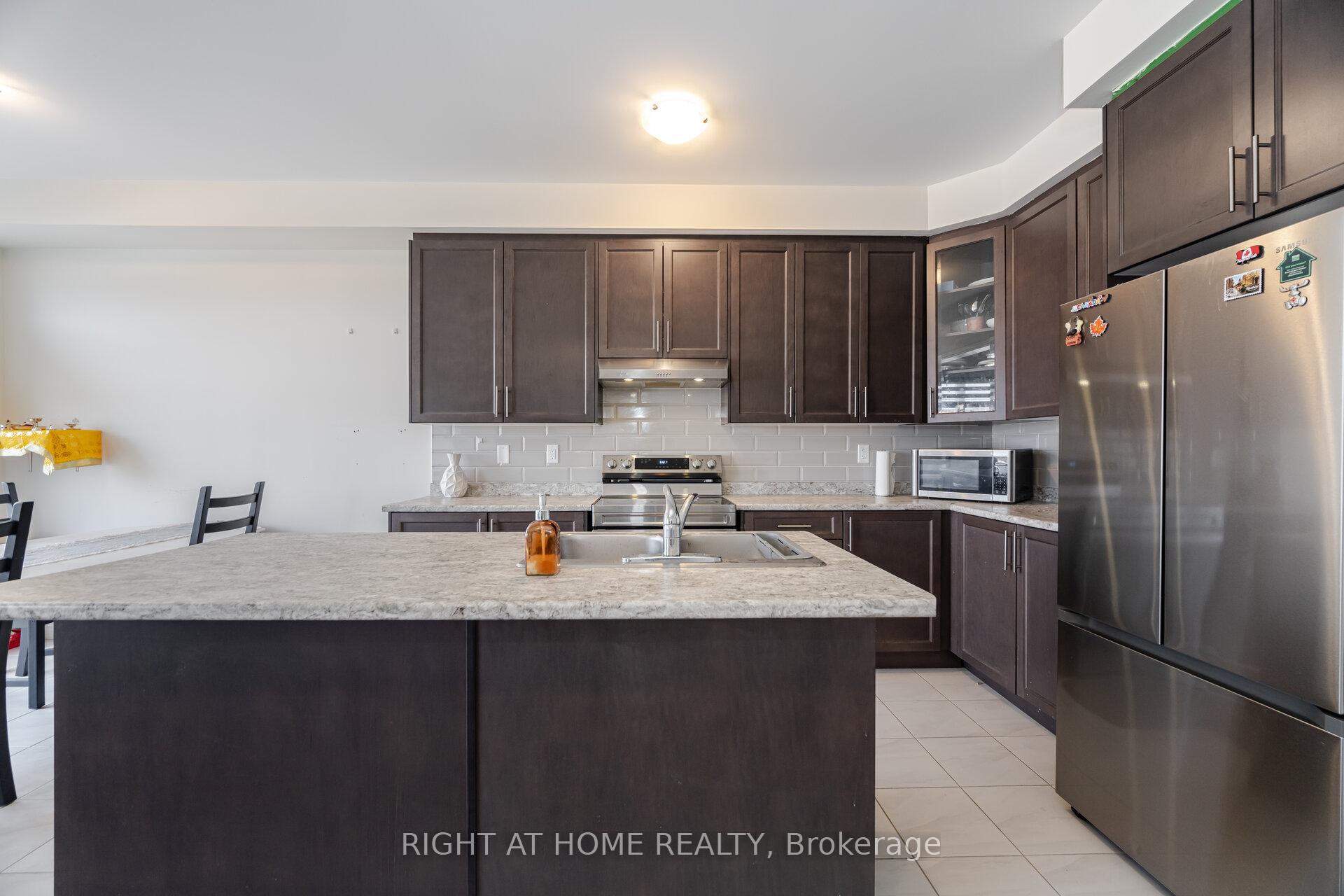 Photo 5 of 1247 Rexton Drive, Oshawa, Kedron — HOMEH