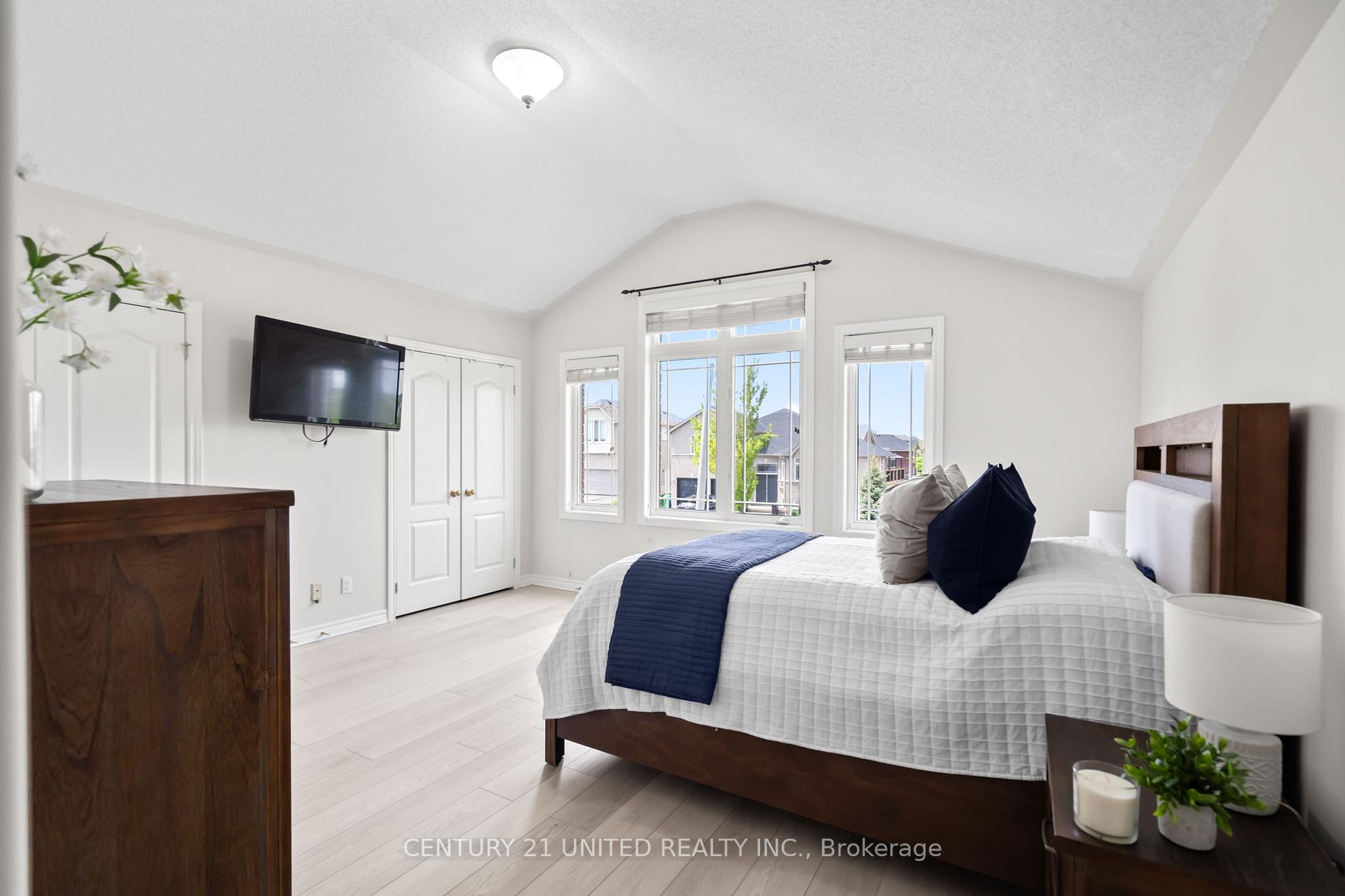 Photo 2 of 2538 Denure Drive, Peterborough, Monaghan Ward 2 — HOMEH