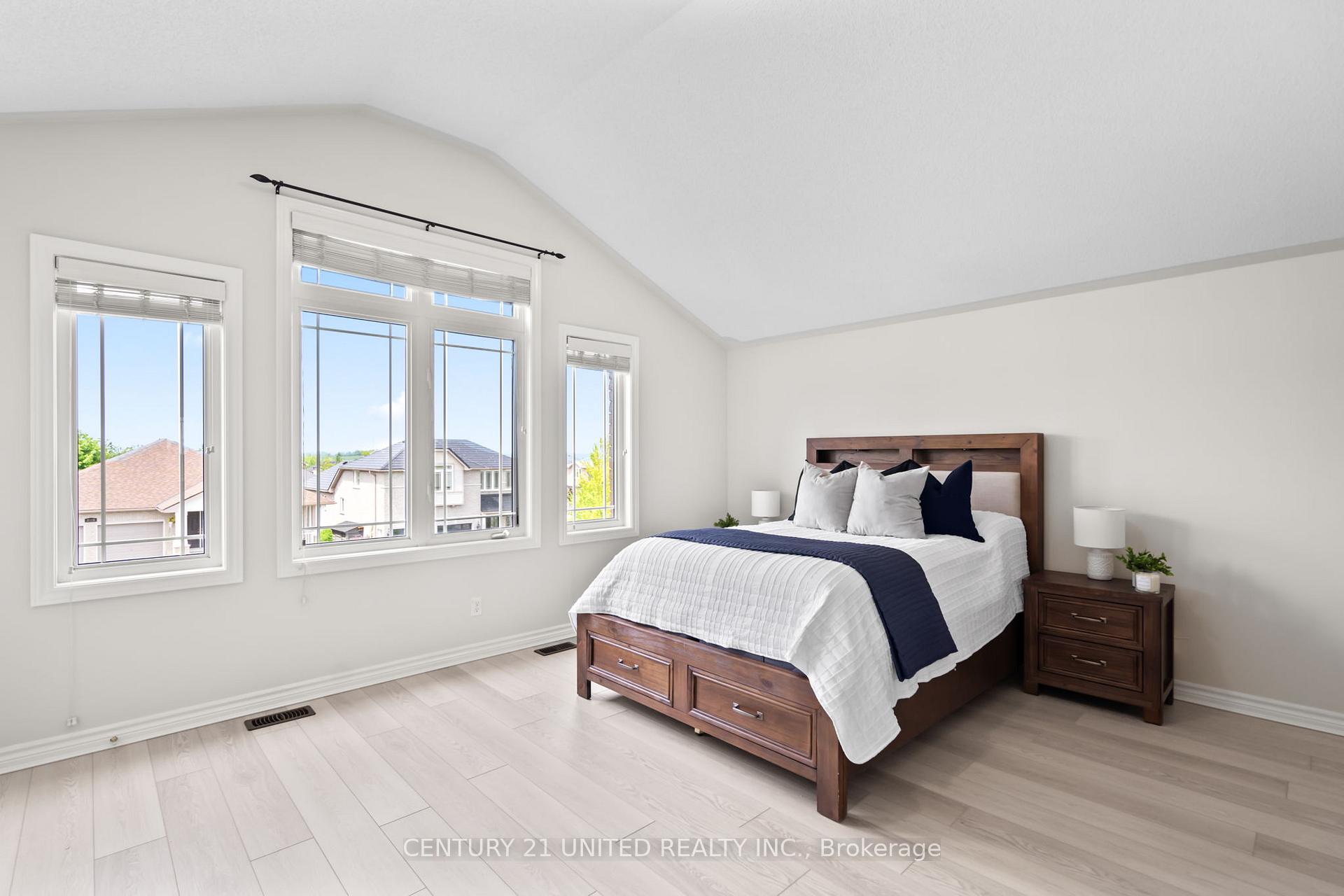 Photo 3 of 2538 Denure Drive, Peterborough, Monaghan Ward 2 — HOMEH