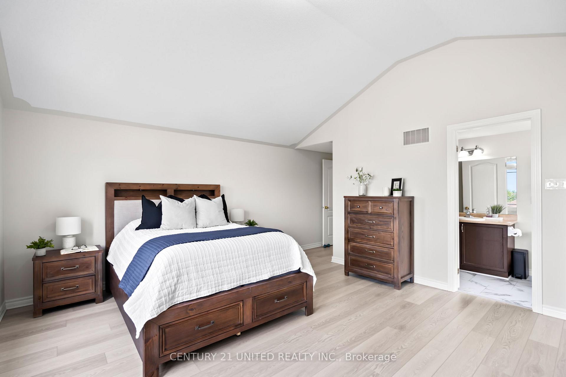Photo 4 of 2538 Denure Drive, Peterborough, Monaghan Ward 2 — HOMEH