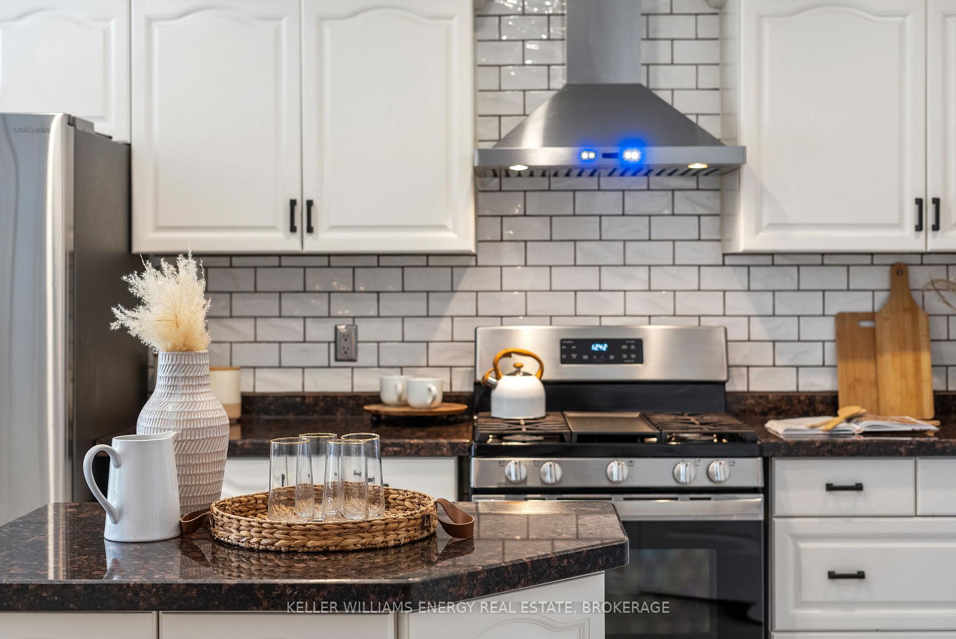 Photo 3 of 159 Goodman Drive, Oshawa, McLaughlin — HOMEH