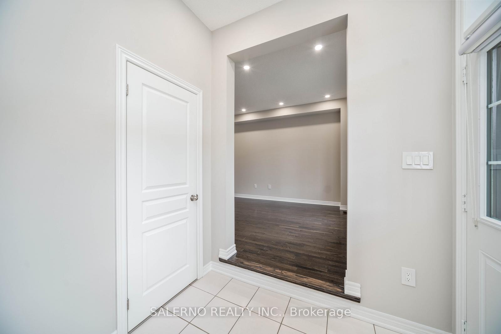 Photo 4 of 103 East's Corners Boulevard, Vaughan, Kleinburg — HOMEH