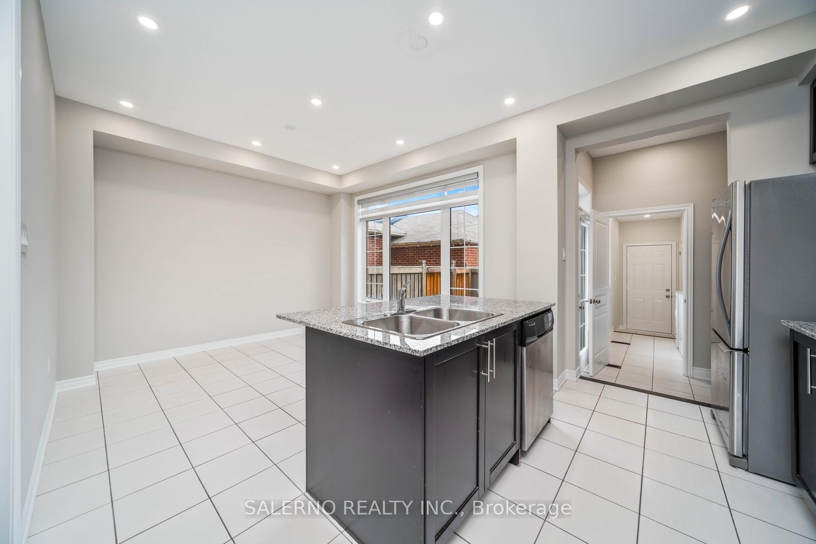 Photo 8 of 103 East's Corners Boulevard, Vaughan, Kleinburg — HOMEH
