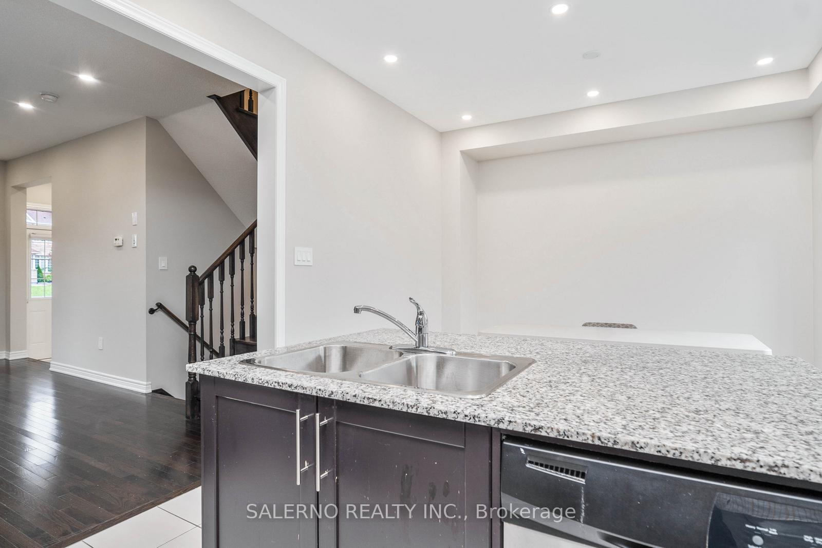 Photo 13 of 103 East's Corners Boulevard, Vaughan, Kleinburg — HOMEH