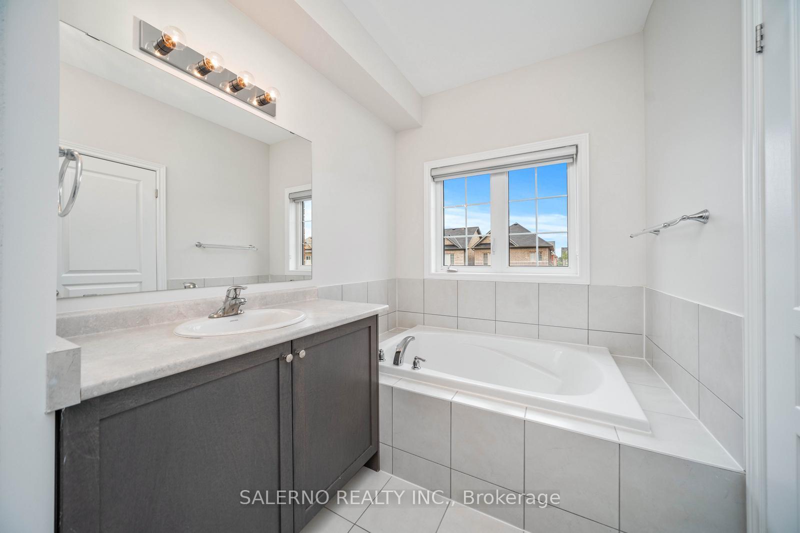 Photo 26 of 103 East's Corners Boulevard, Vaughan, Kleinburg — HOMEH