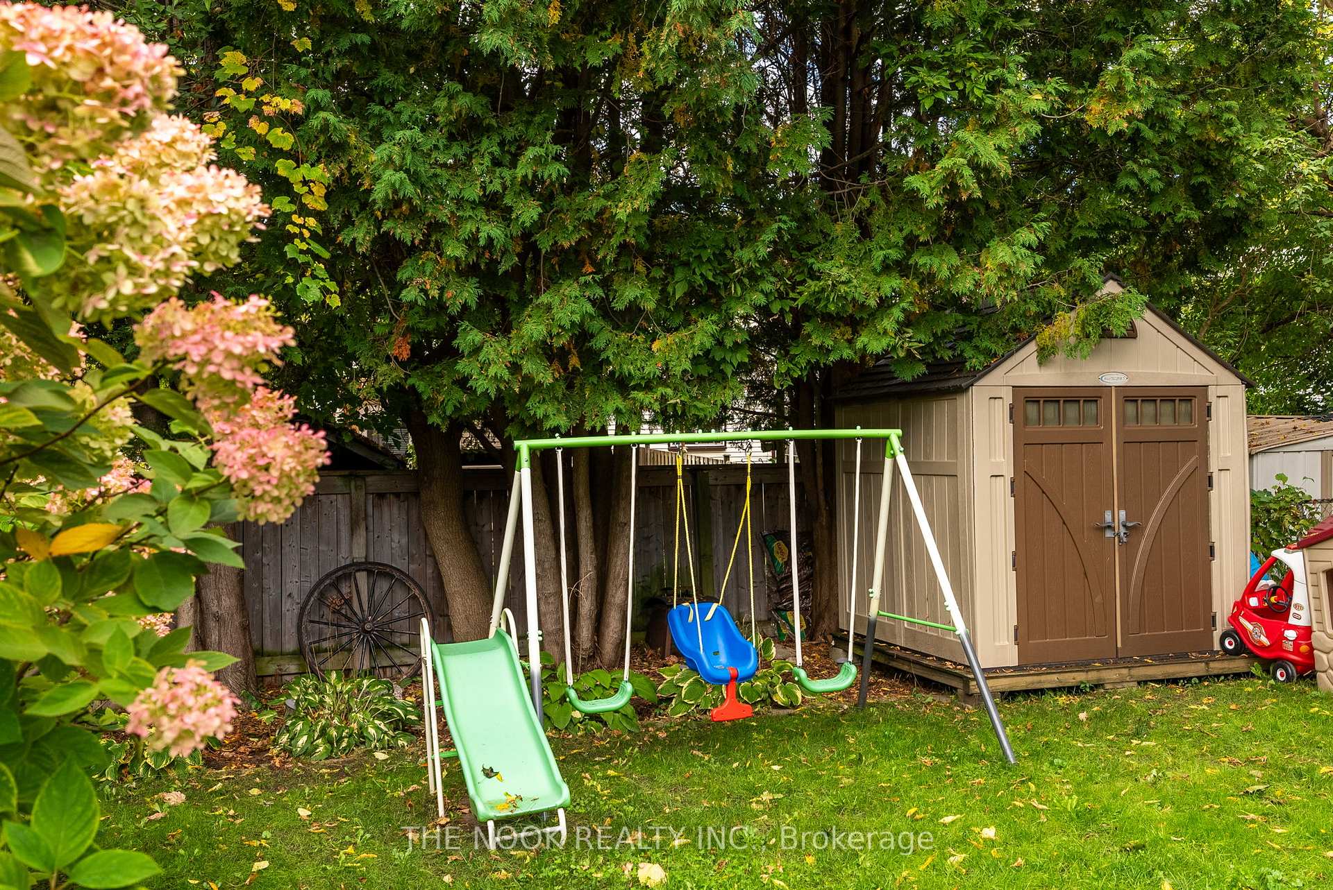 Photo 5 of 528 Lancelot Crescent, Oshawa, Eastdale — HOMEH