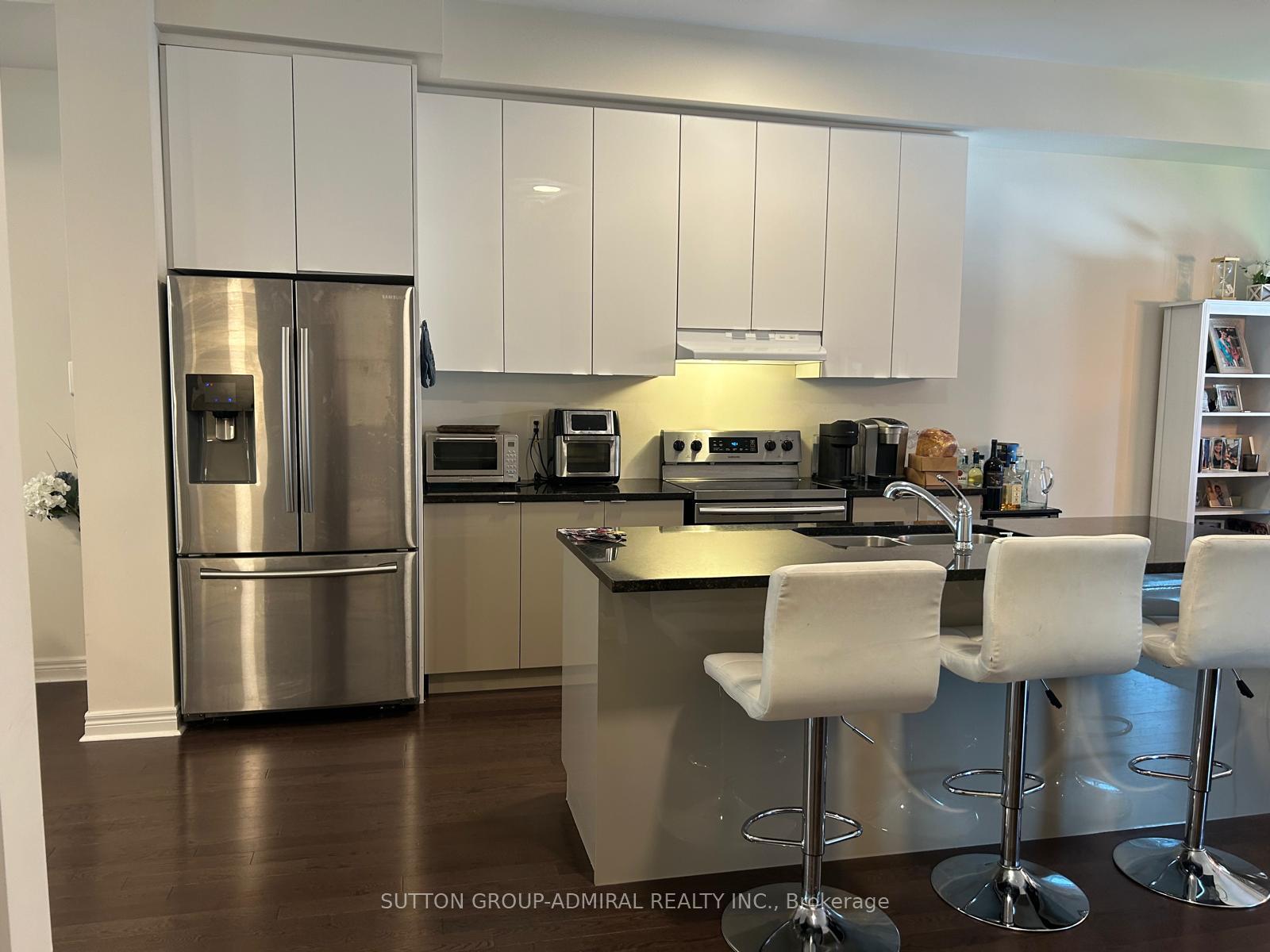 Photo 4 of 106 Laskin Drive, Vaughan, Patterson — HOMEH
