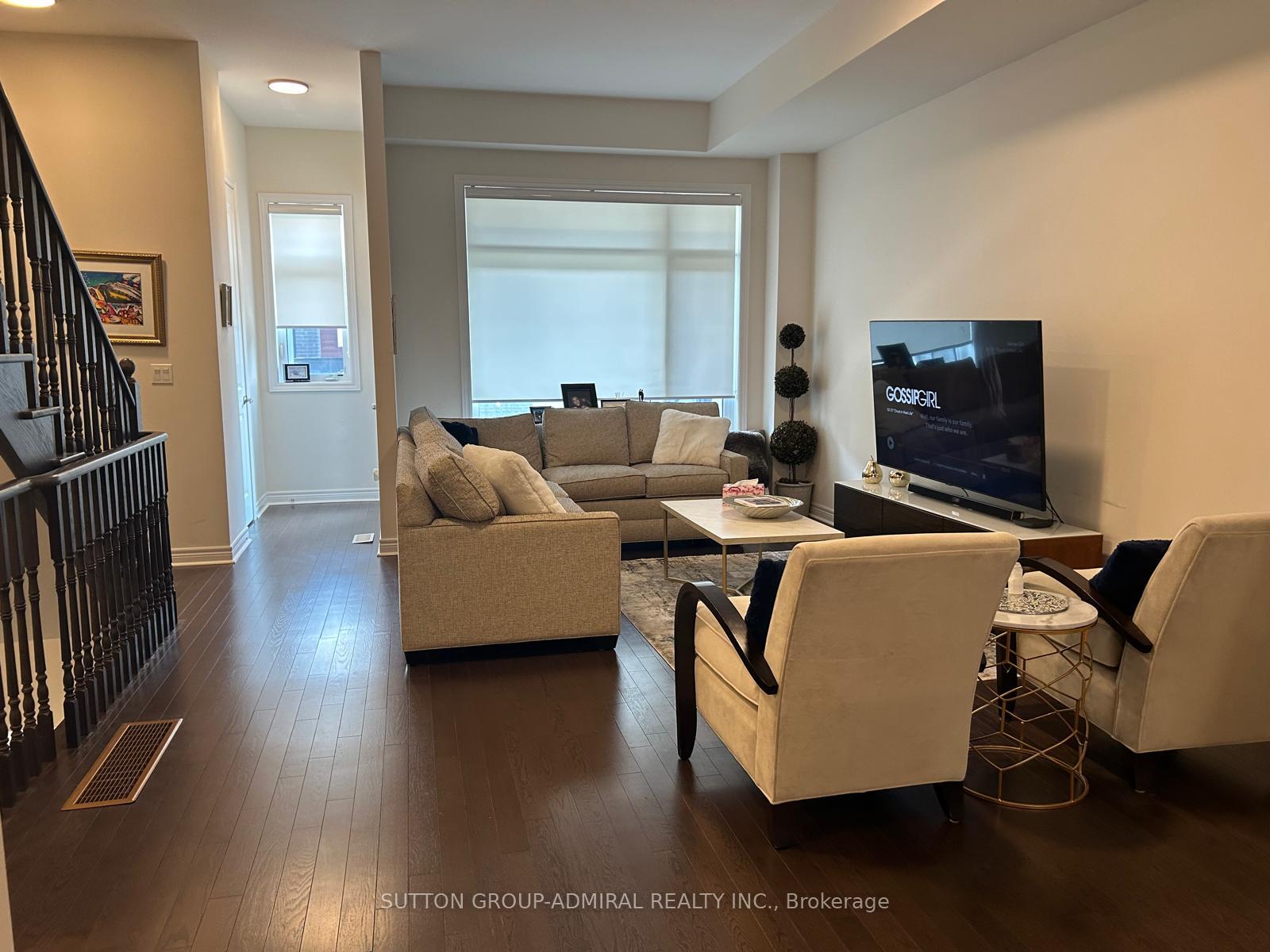 Photo 5 of 106 Laskin Drive, Vaughan, Patterson — HOMEH