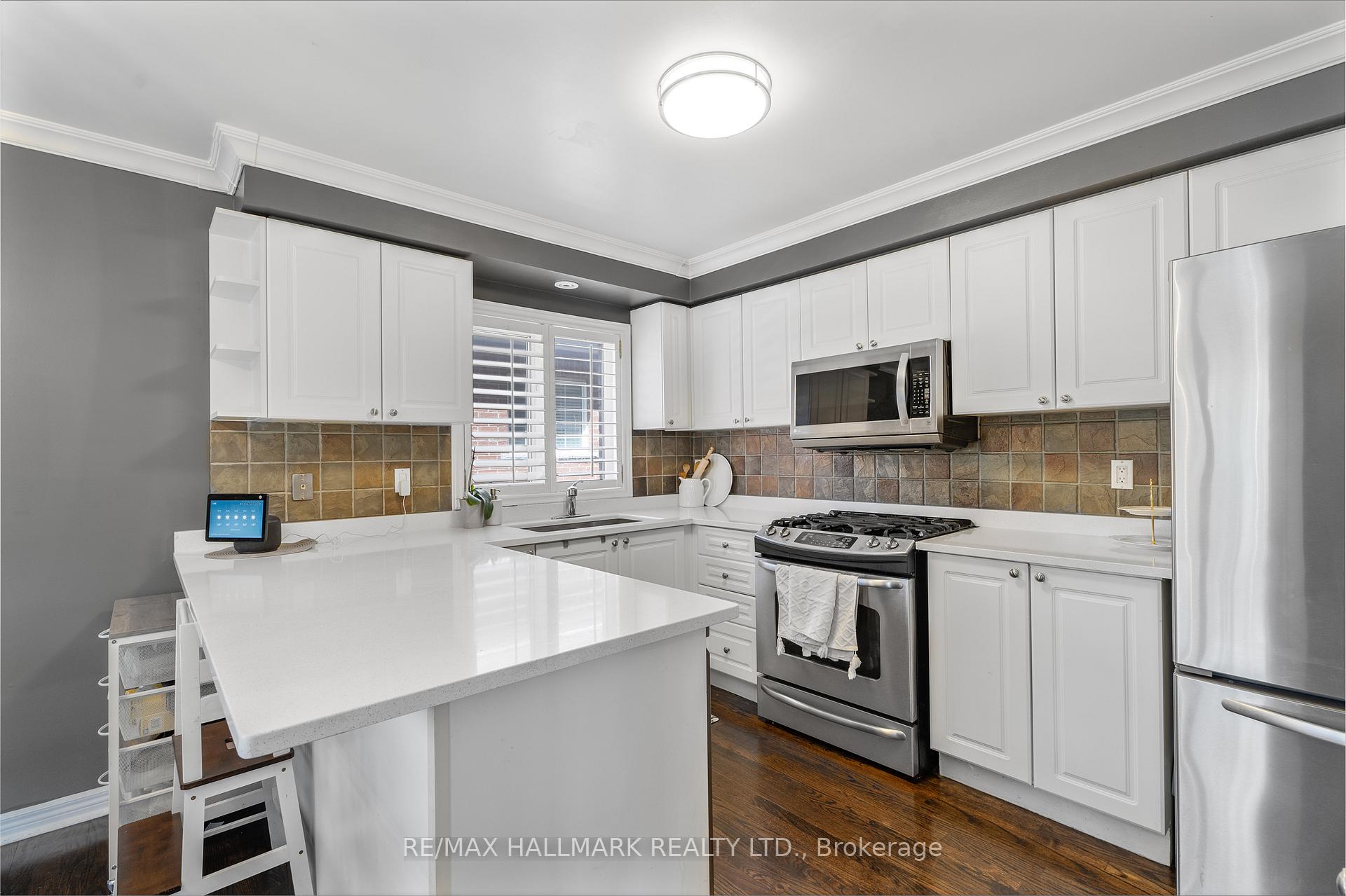 Photo 13 of 8 Arnold Crescent, Whitby, Brooklin — HOMEH
