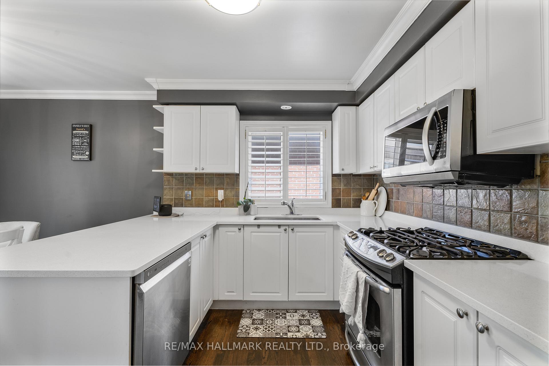 Photo 15 of 8 Arnold Crescent, Whitby, Brooklin — HOMEH