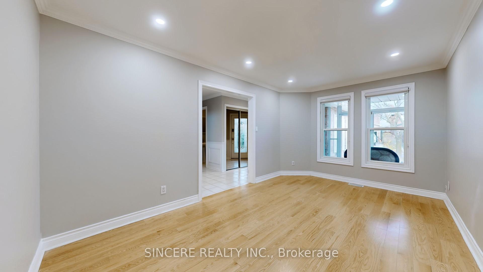 Photo 5 of 55 Sterling Crescent, Vaughan, Maple — HOMEH