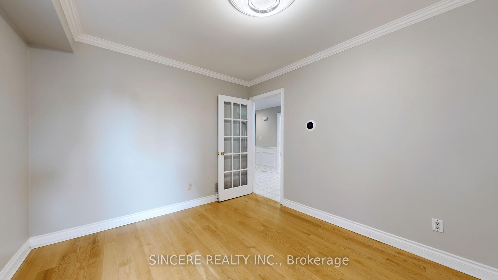Photo 8 of 55 Sterling Crescent, Vaughan, Maple — HOMEH