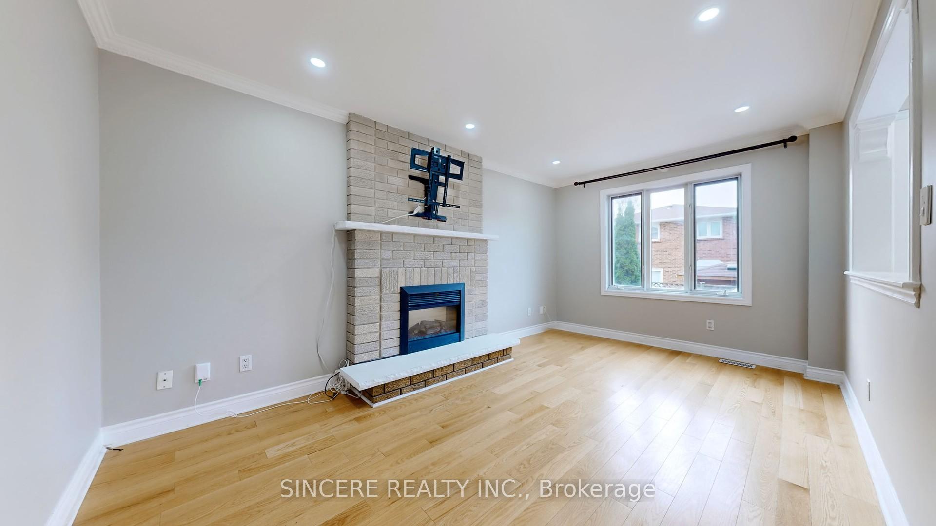 Photo 9 of 55 Sterling Crescent, Vaughan, Maple — HOMEH