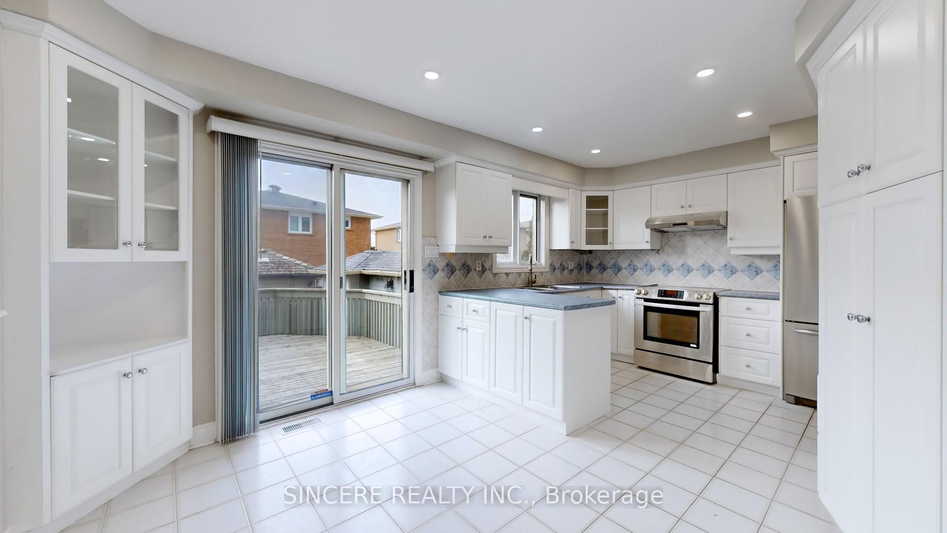 Photo 11 of 55 Sterling Crescent, Vaughan, Maple — HOMEH