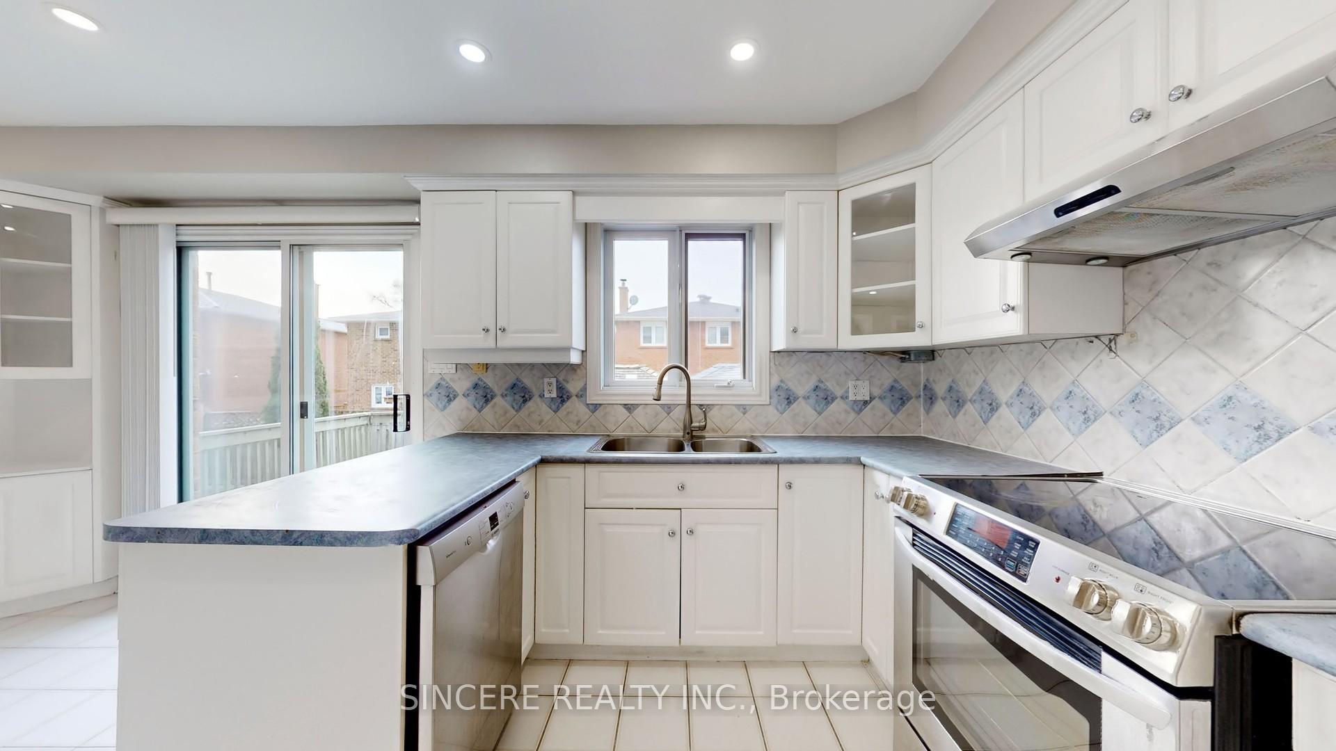 Photo 13 of 55 Sterling Crescent, Vaughan, Maple — HOMEH