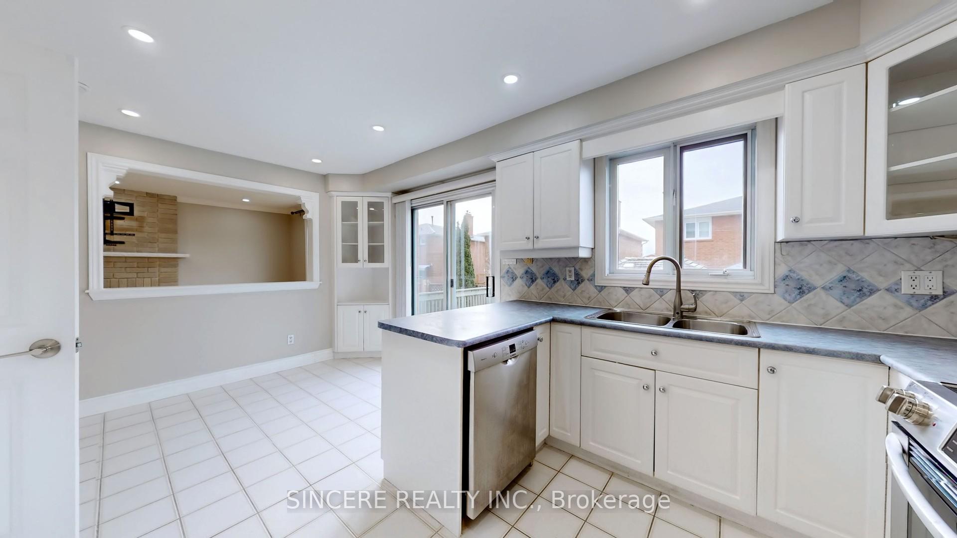 Photo 14 of 55 Sterling Crescent, Vaughan, Maple — HOMEH