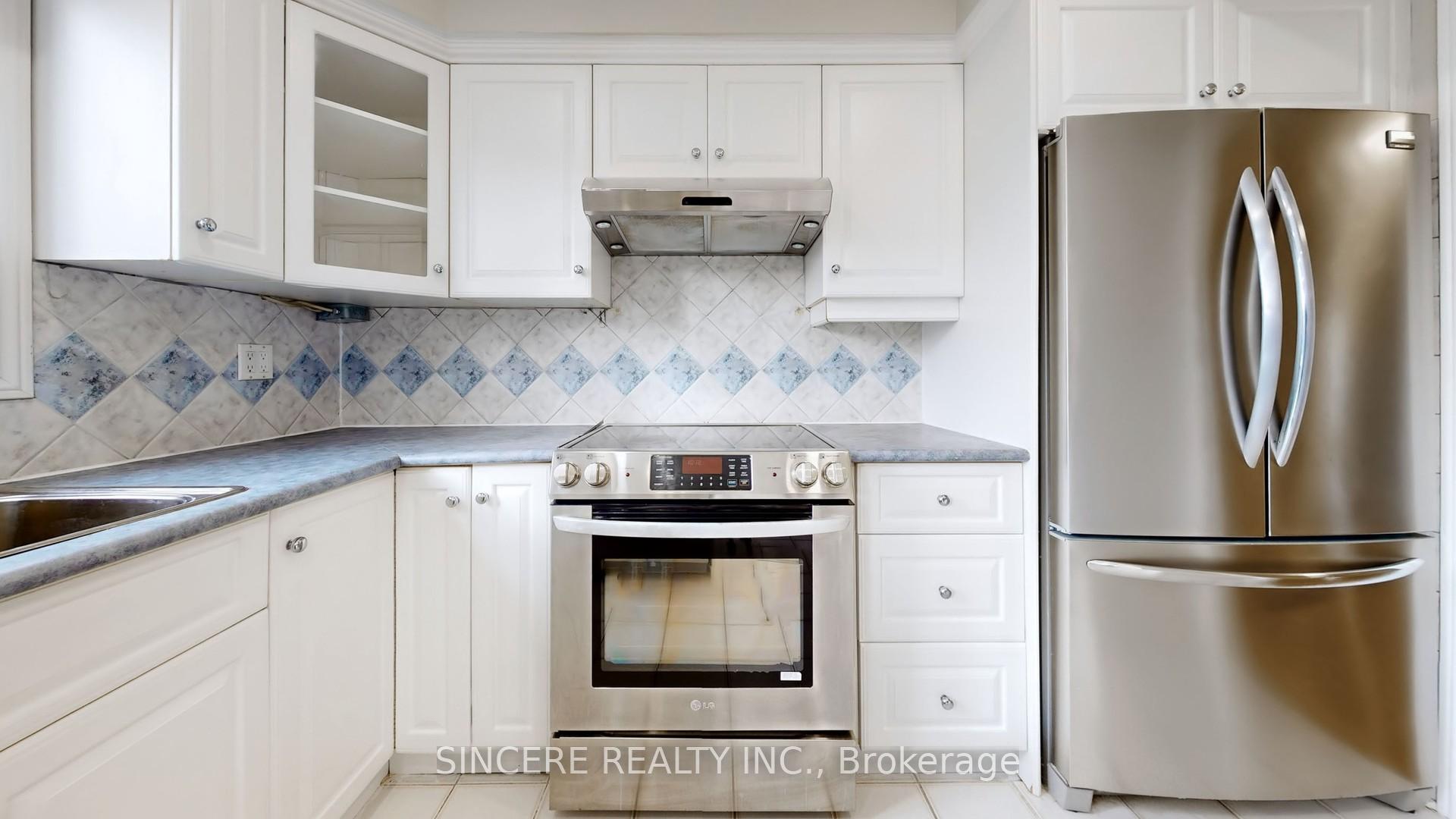 Photo 15 of 55 Sterling Crescent, Vaughan, Maple — HOMEH