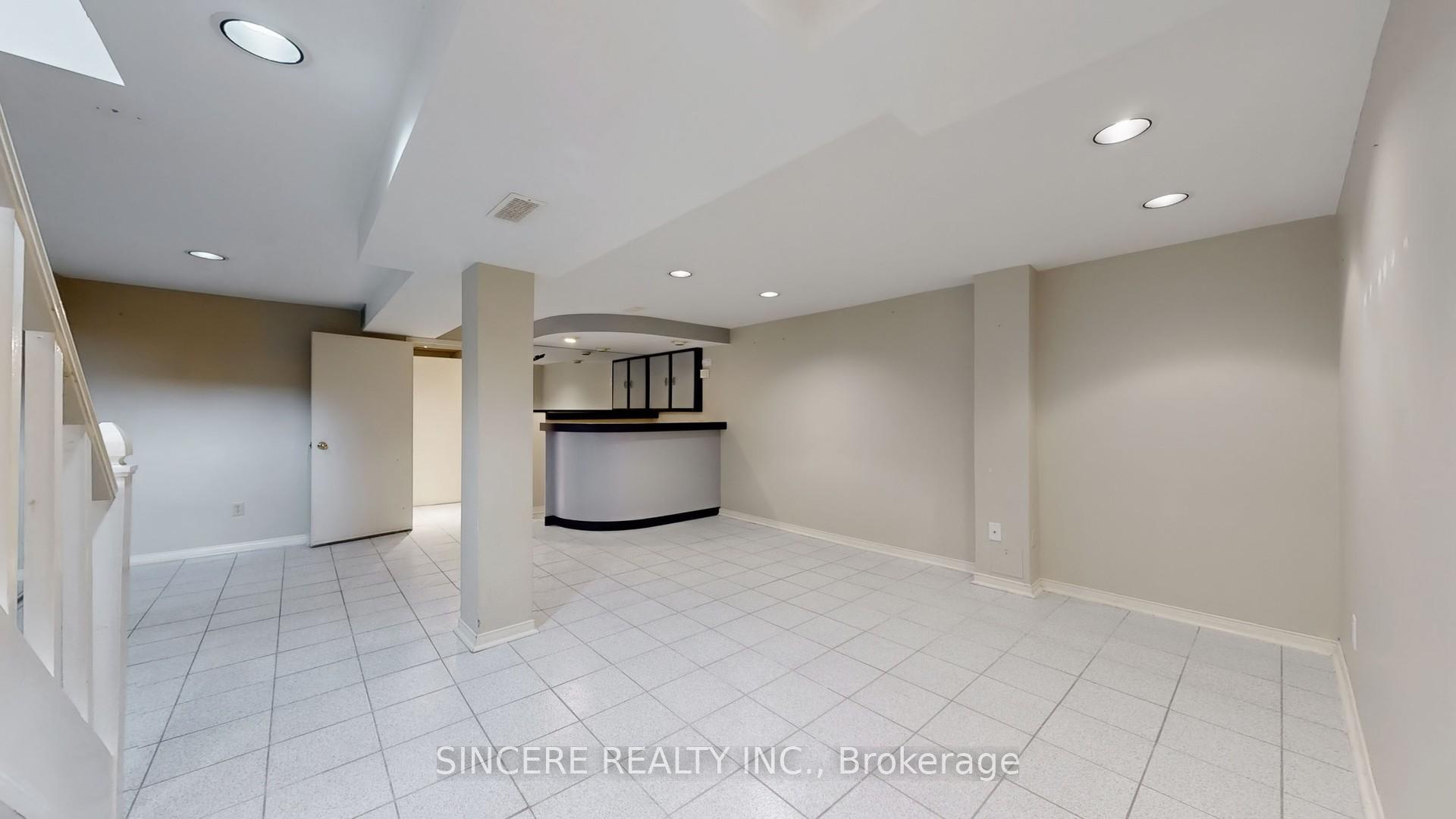 Photo 30 of 55 Sterling Crescent, Vaughan, Maple — HOMEH