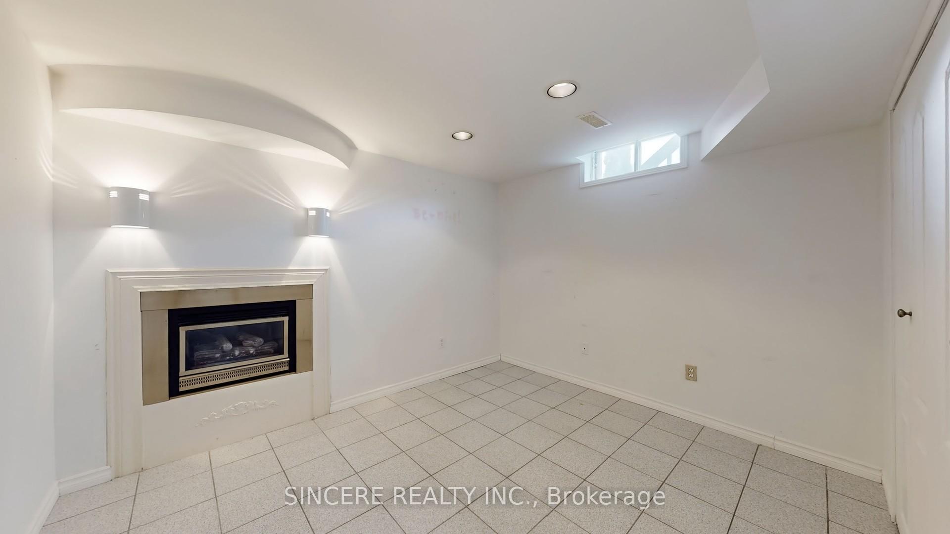 Photo 31 of 55 Sterling Crescent, Vaughan, Maple — HOMEH