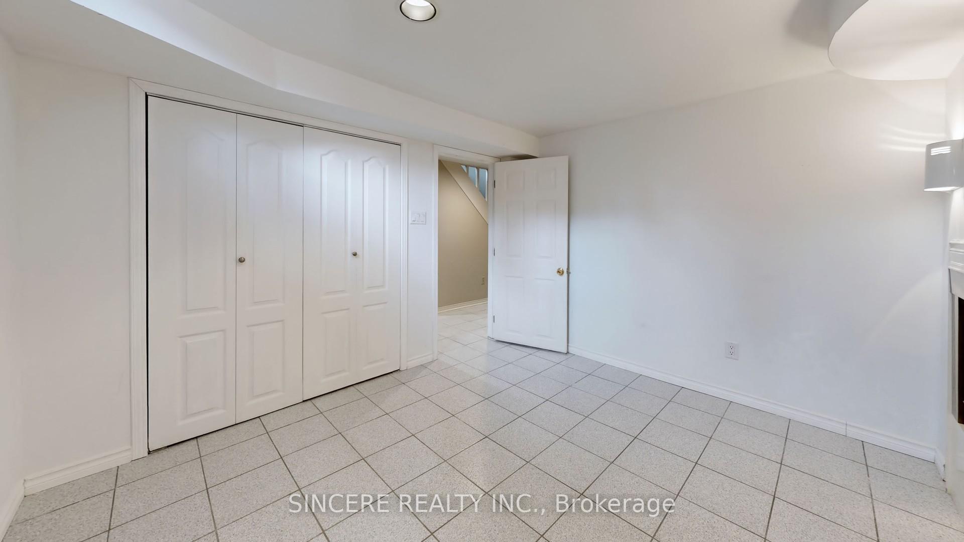 Photo 32 of 55 Sterling Crescent, Vaughan, Maple — HOMEH