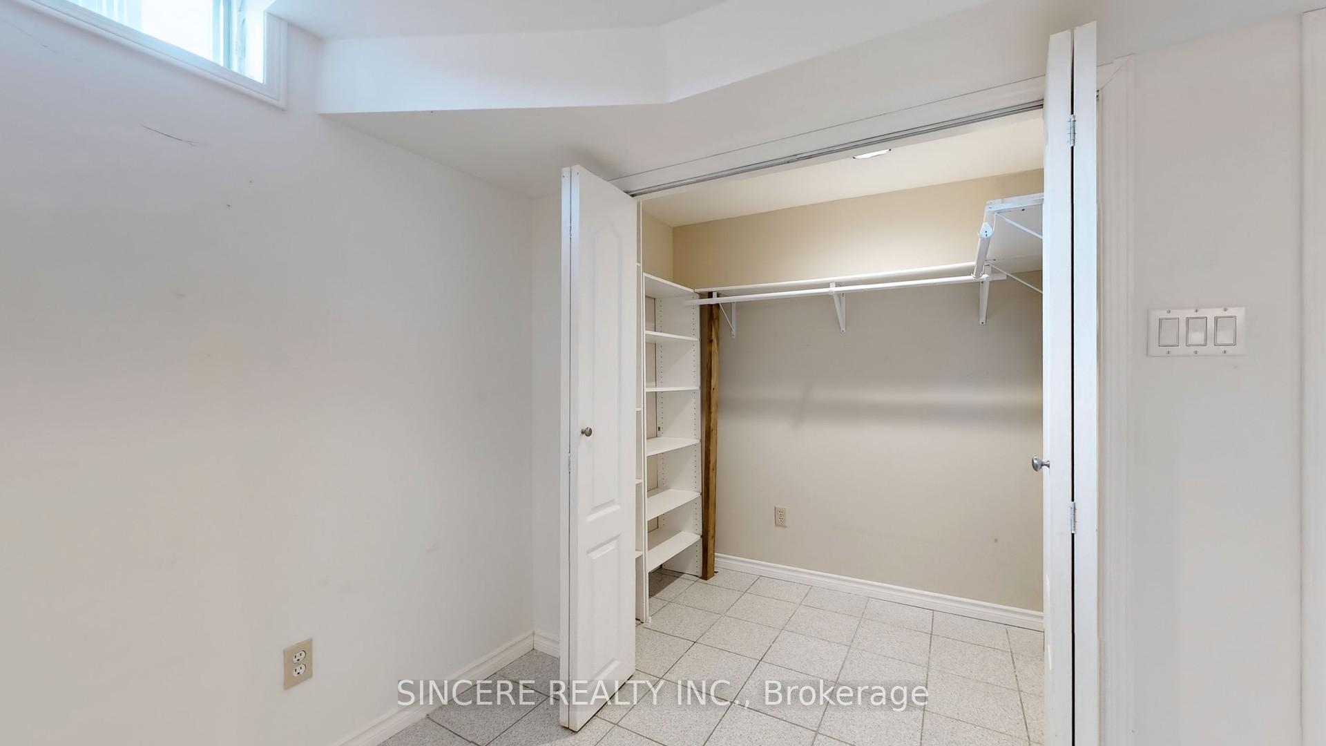 Photo 33 of 55 Sterling Crescent, Vaughan, Maple — HOMEH