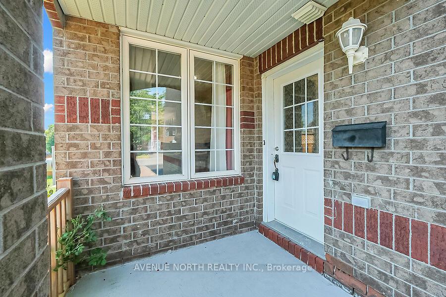 Photo 5 of 59 Splinter Crescent, Ottawa, Fairfield Heights — HOMEH