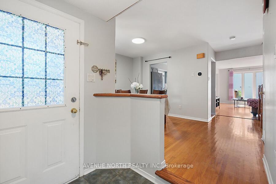 Photo 3 of 59 Splinter Crescent, Ottawa, Fairfield Heights — HOMEH